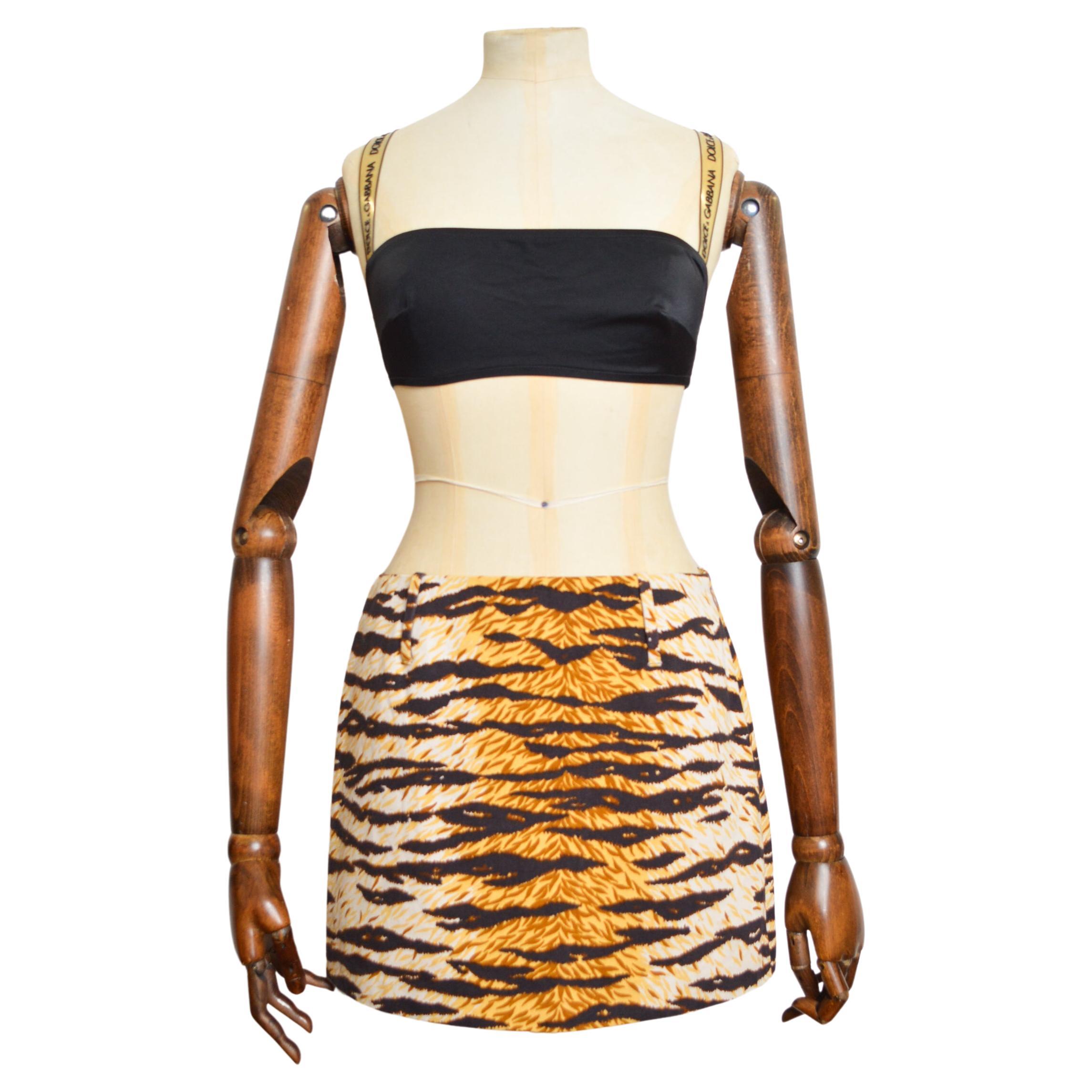 2000's Vintage Dolce & Gabbana Tiger Print Mid Rise Y2k Animal Mini Skirt For Sale