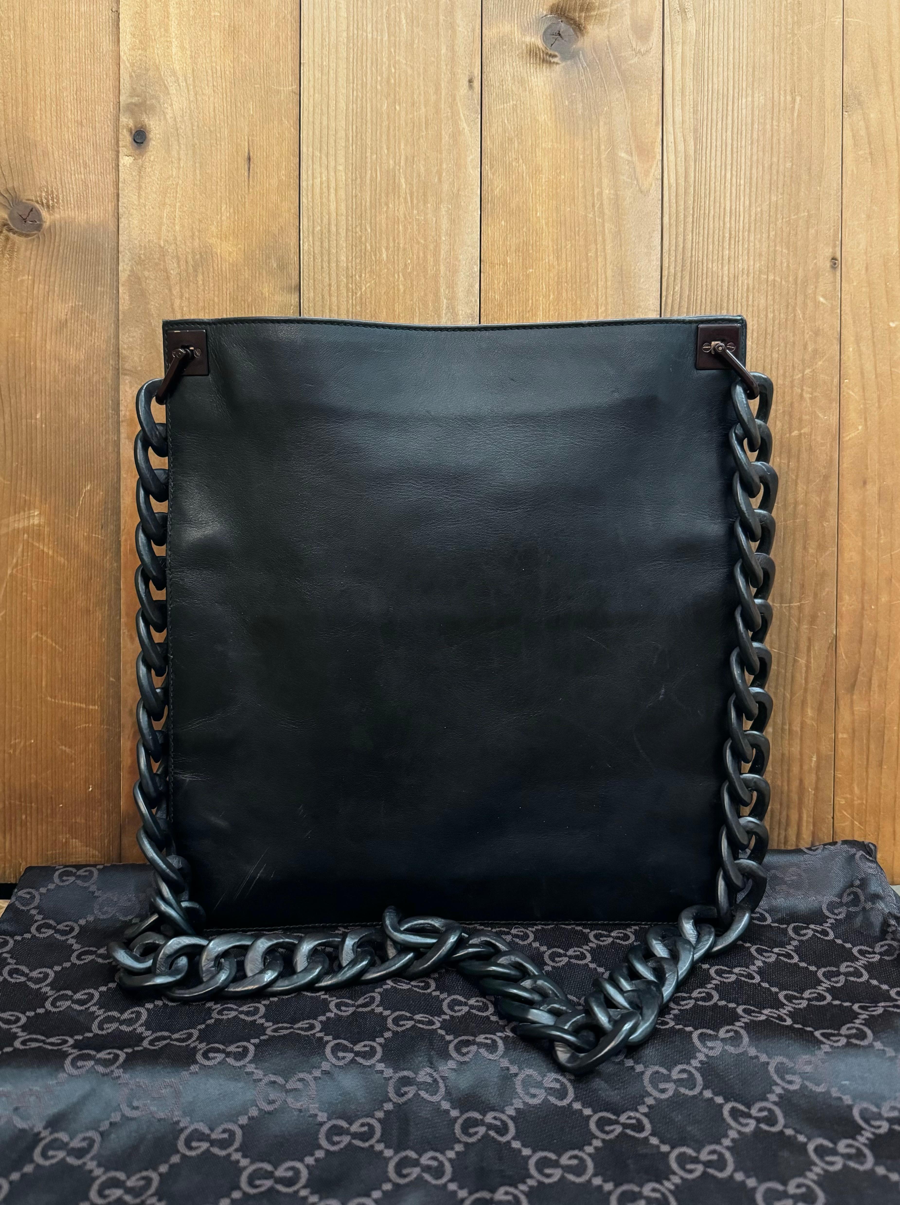 2000s Vintage GUCCI Calfskin Leather Flat Messenger Bag Black Wood État moyen à Bangkok, TH