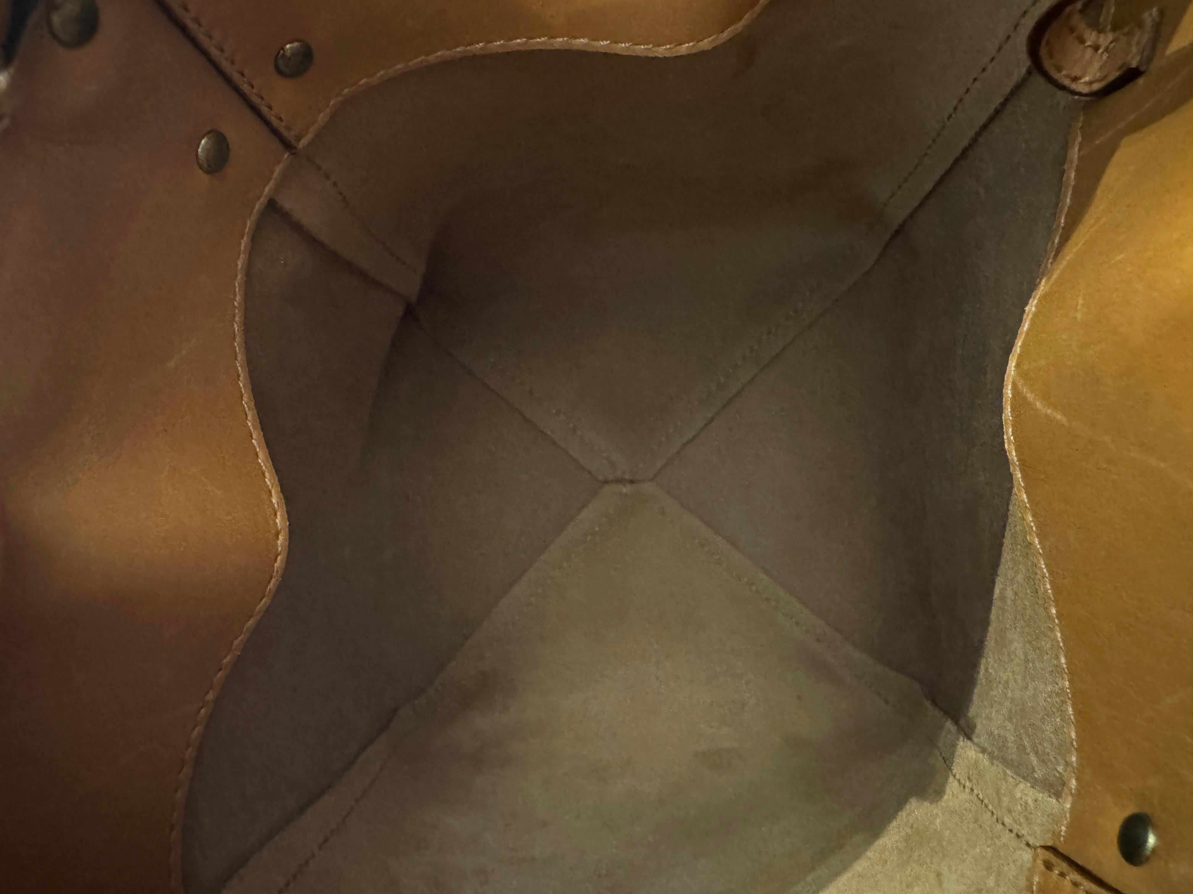 2000s Vintage GUCCI Cowhide Leather Bucket Bag Brown For Sale 7