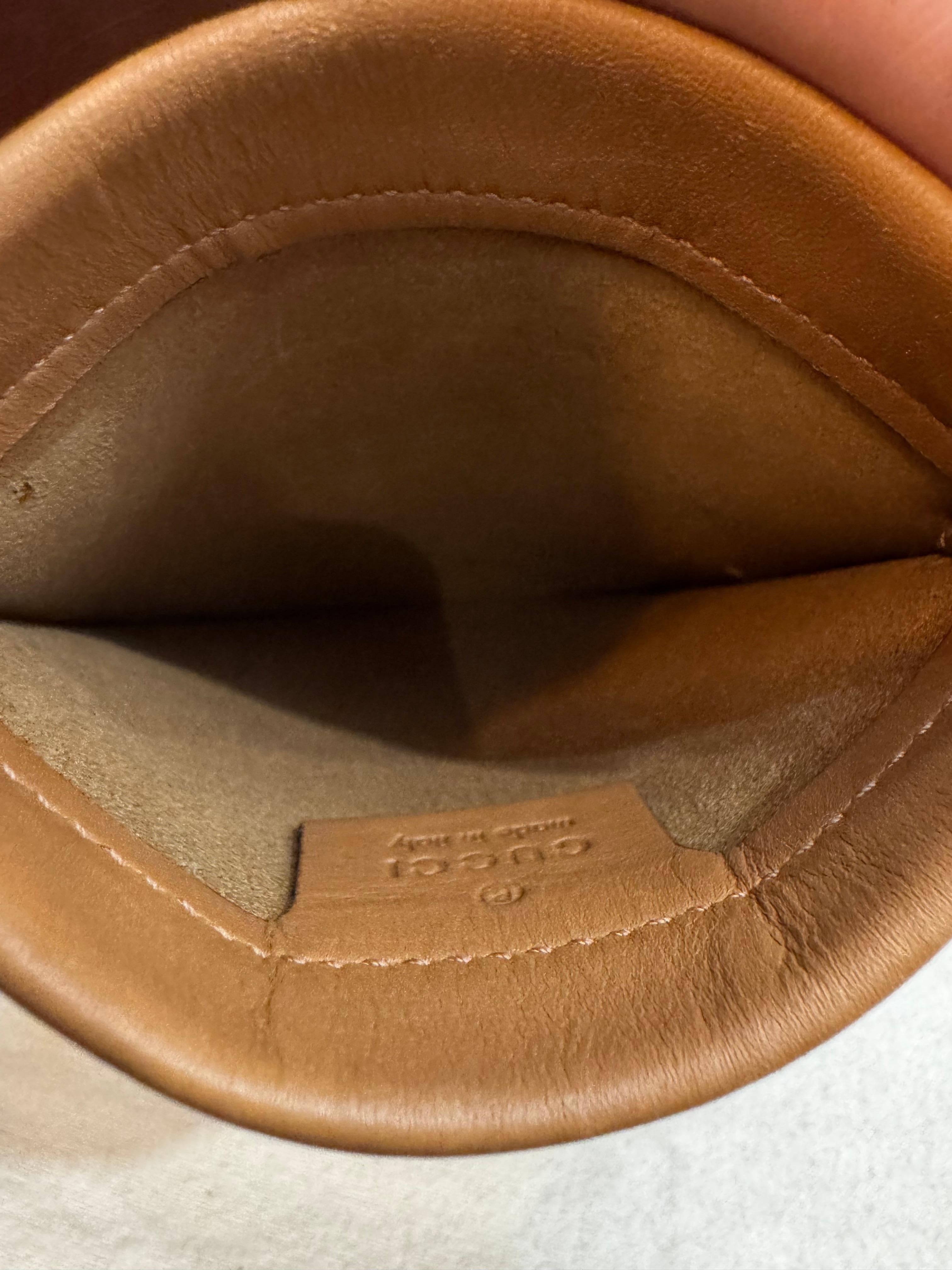 2000s Vintage GUCCI Cowhide Leather Bucket Bag Brown For Sale 8