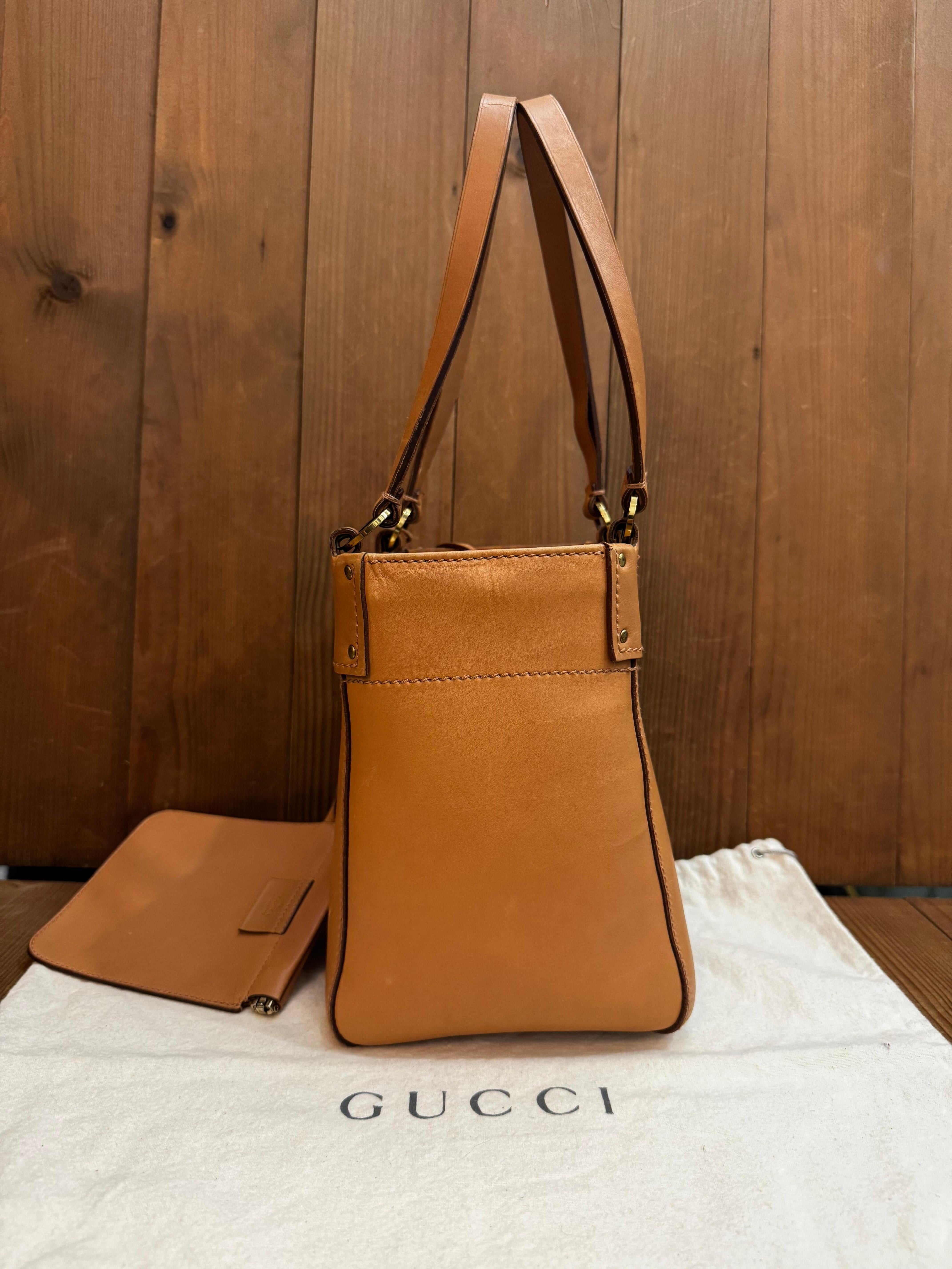 2000s Vintage GUCCI Cowhide Leather Bucket Bag Brown In Good Condition For Sale In Bangkok, TH
