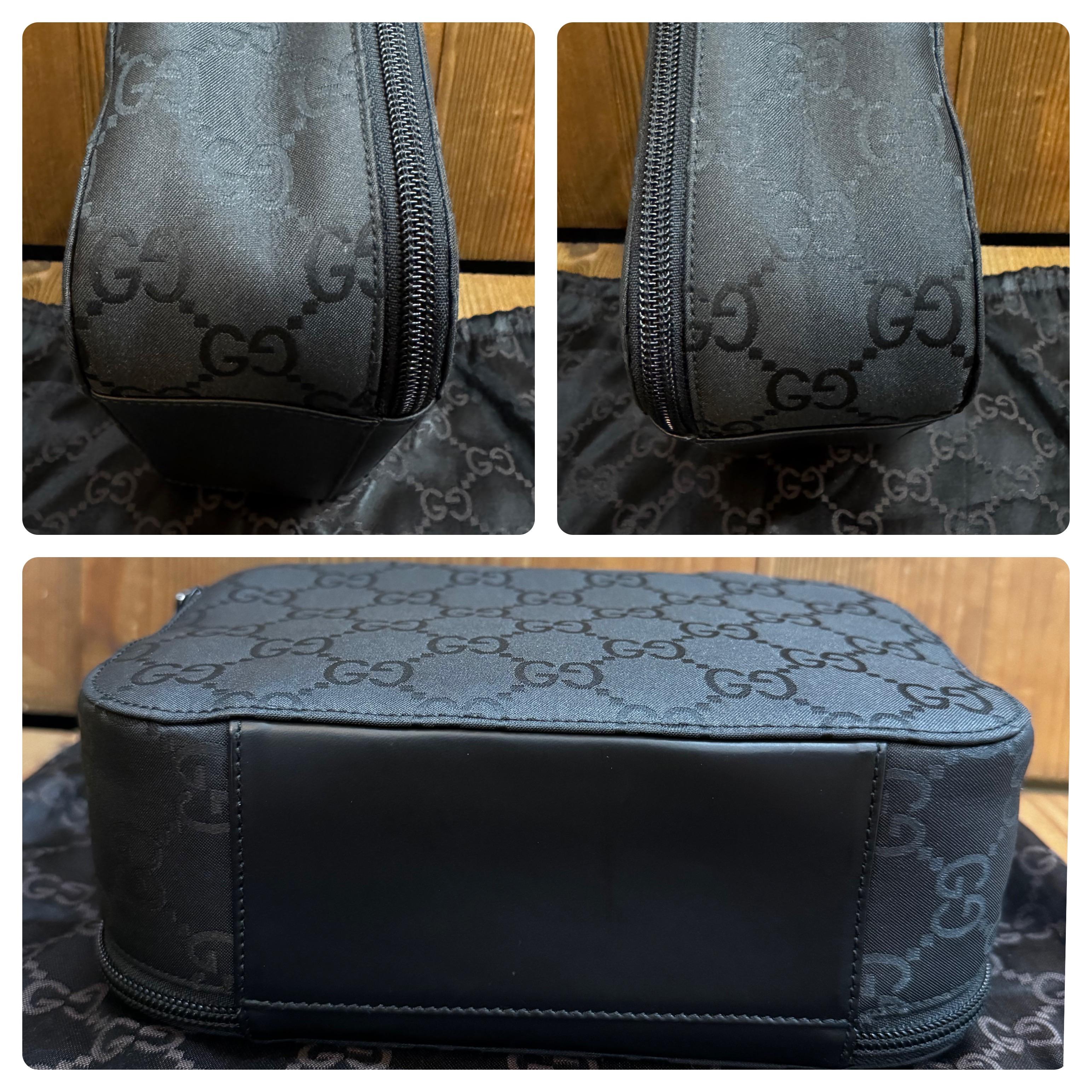 2000s Vintage GUCCI GG Monogramme Nylon Vanity Handbag Black en vente 6