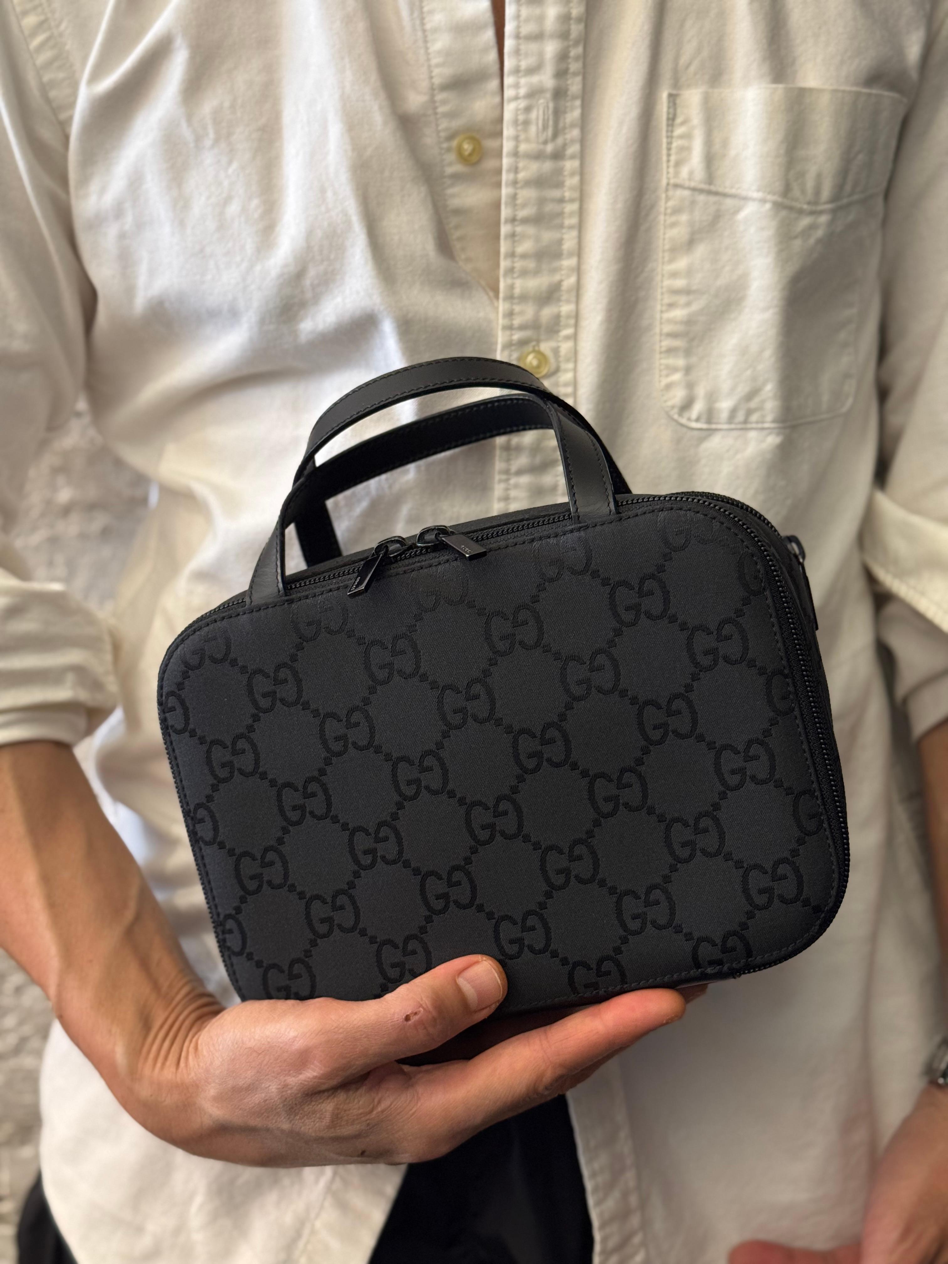 2000s Vintage GUCCI GG Monogramme Nylon Vanity Handbag Black Pour femmes en vente