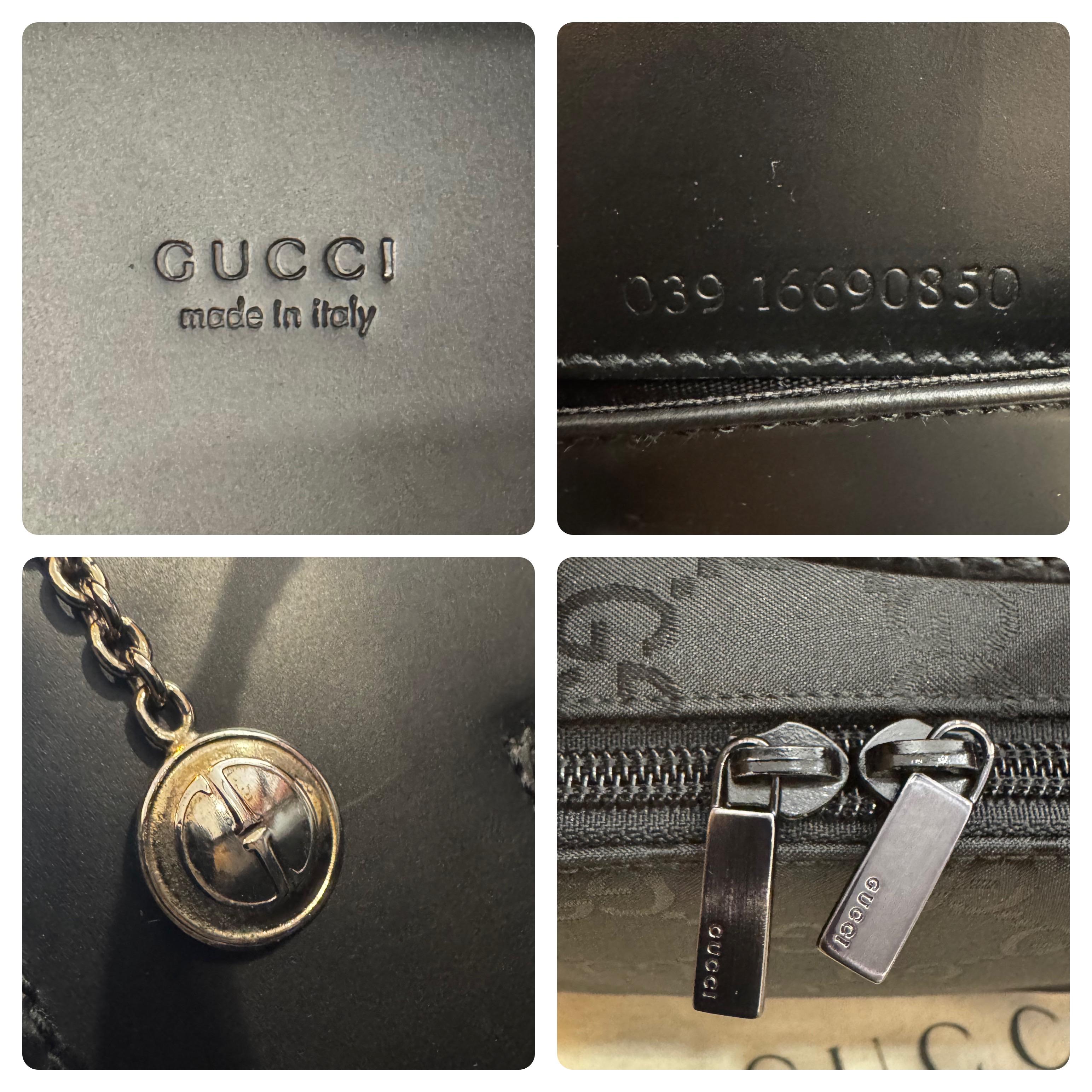 2000s Vintage GUCCI GG Monogramme Nylon Vanity Handbag Black en vente 1