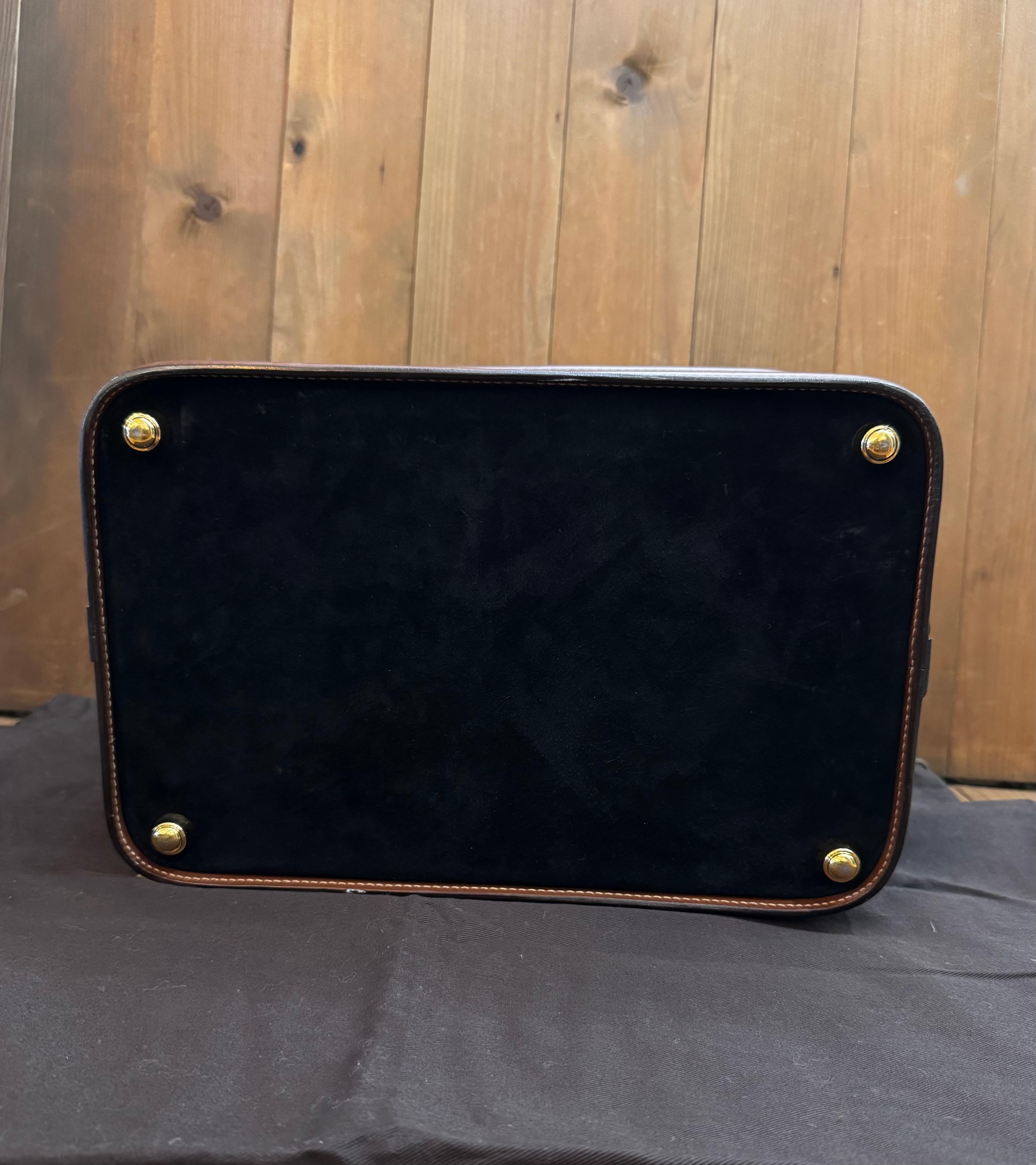 2000s Vintage GUCCI Nubuck Leather Vanity Case Bag Black Brown For Sale 7
