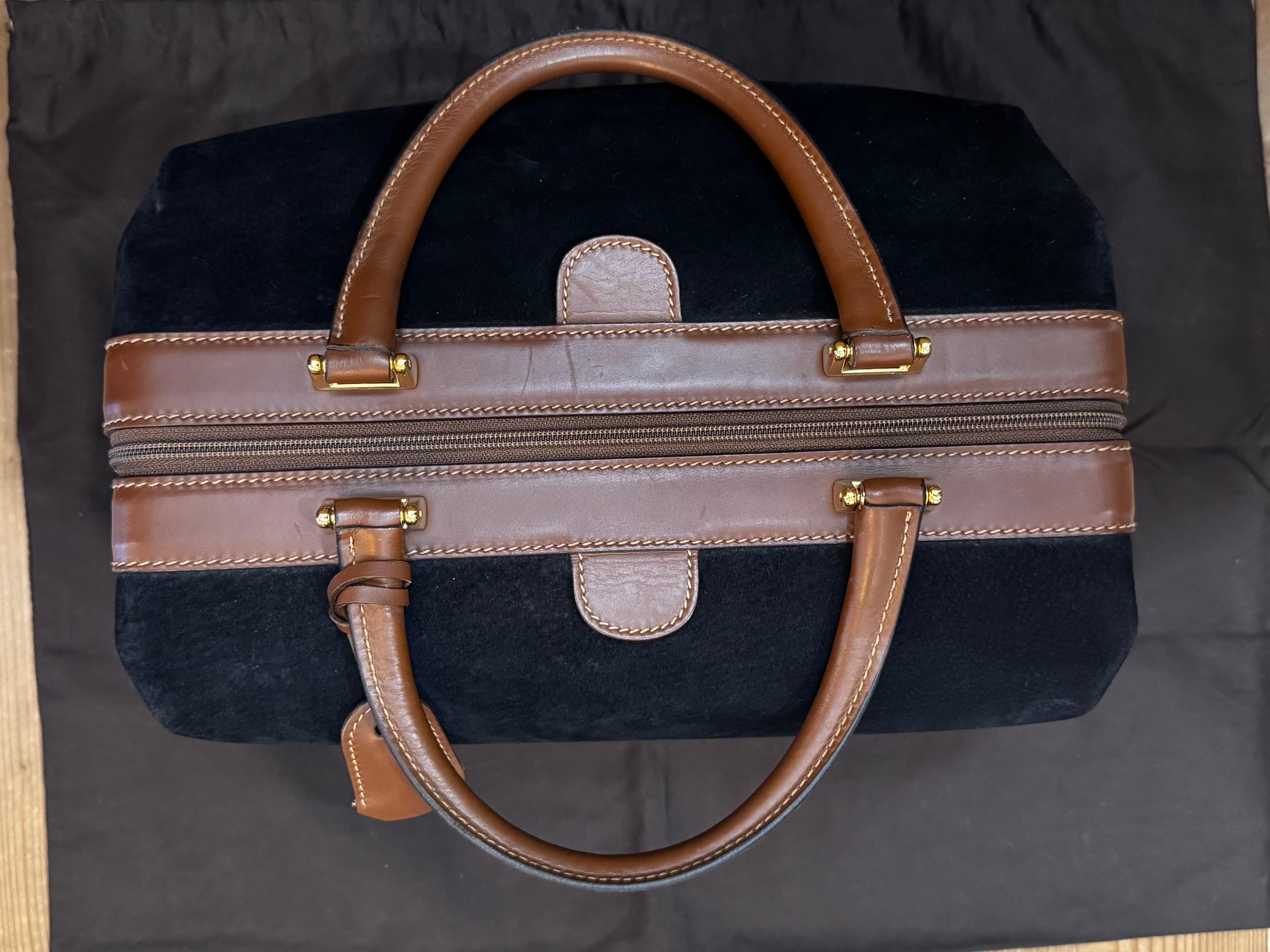 2000s Vintage GUCCI Nubuck Leather Vanity Case Bag Black Brown For Sale 8