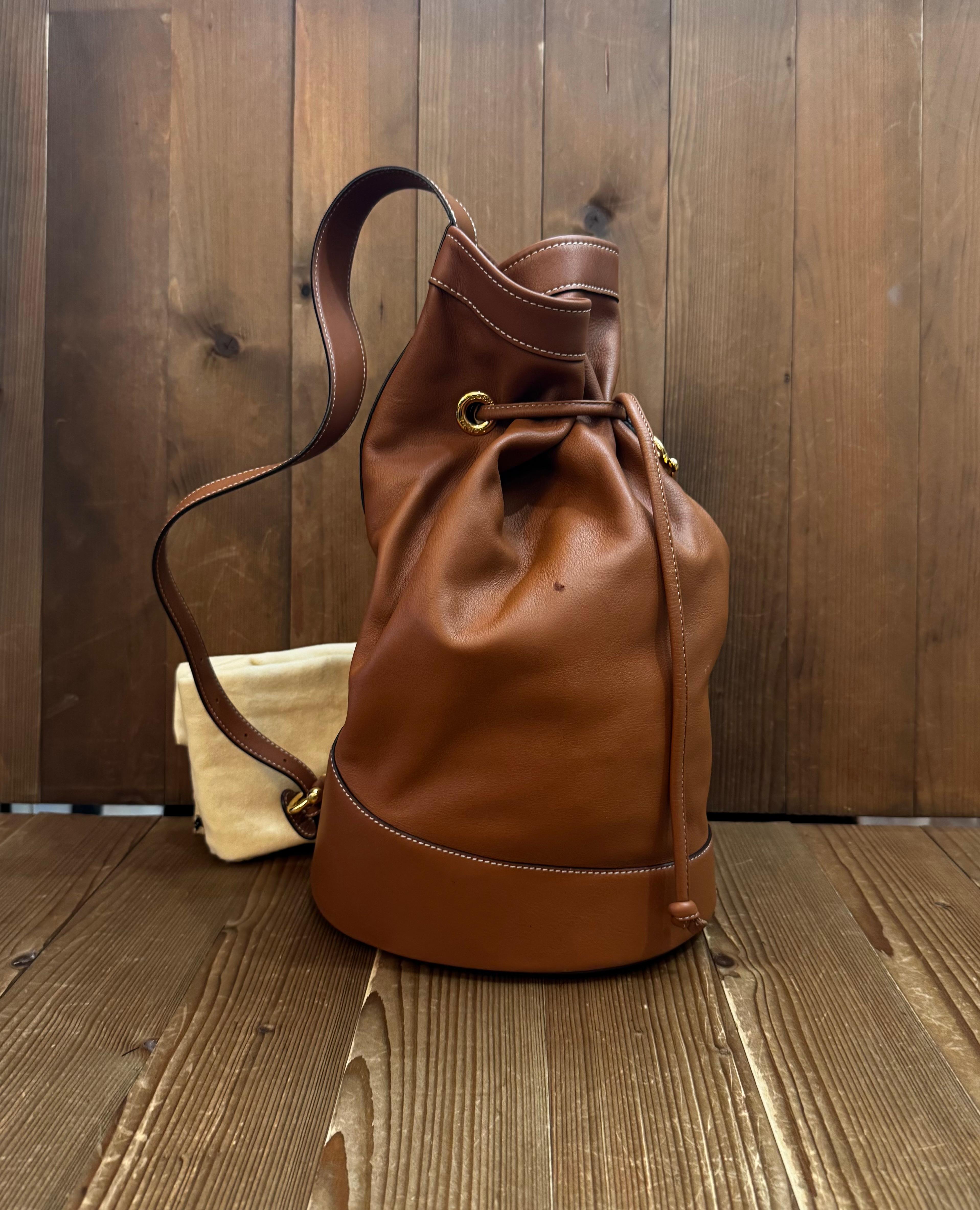 2000s Vintage LOEWE Calfskin Drawstring Bucket Bag Caramel Unisex In Good Condition For Sale In Bangkok, TH