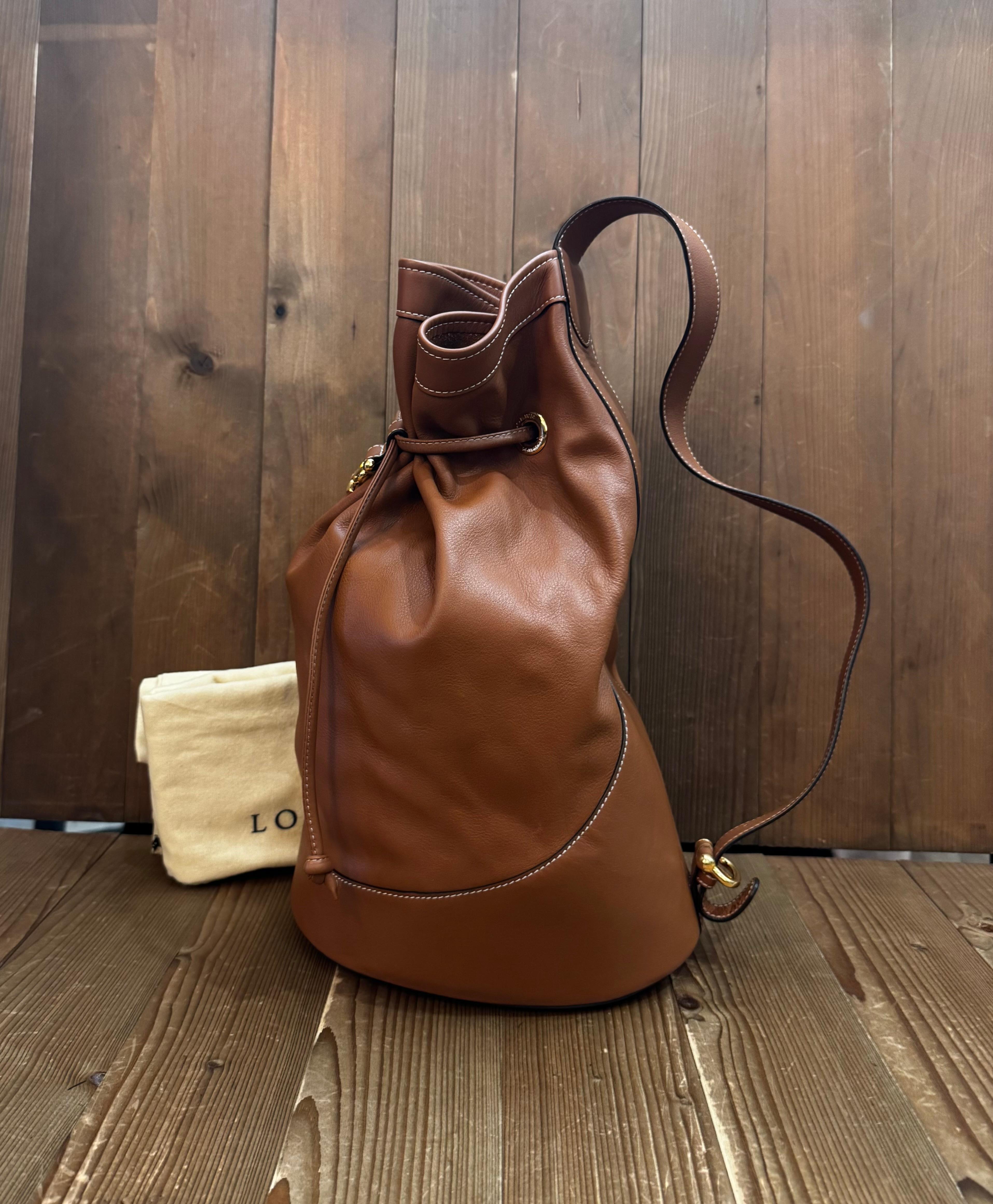 2000s Vintage LOEWE Calfskin Drawstring Bucket Bag Caramel Unisex For Sale 1