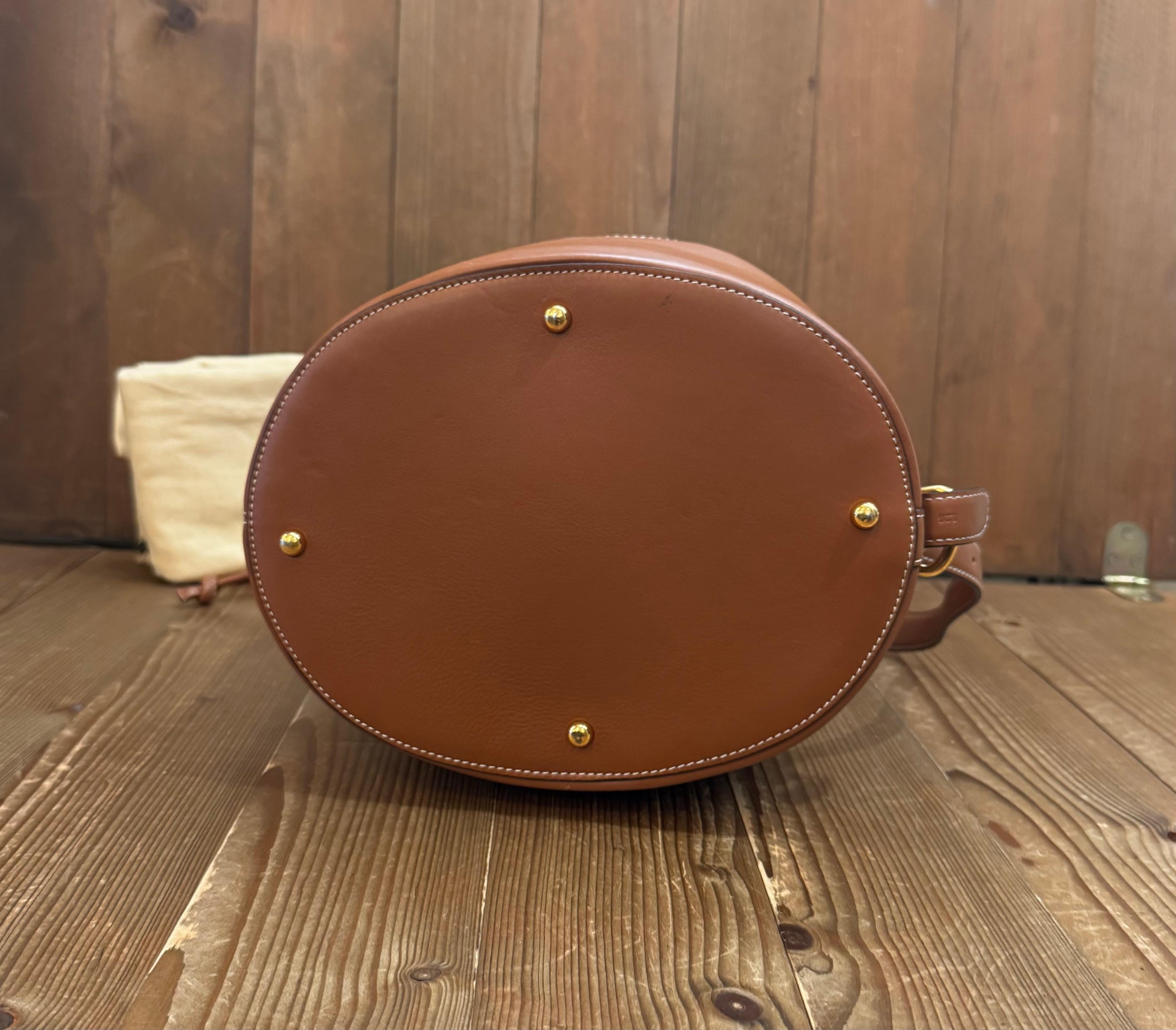 2000s Vintage LOEWE Calfskin Drawstring Bucket Bag Caramel Unisex For Sale 2