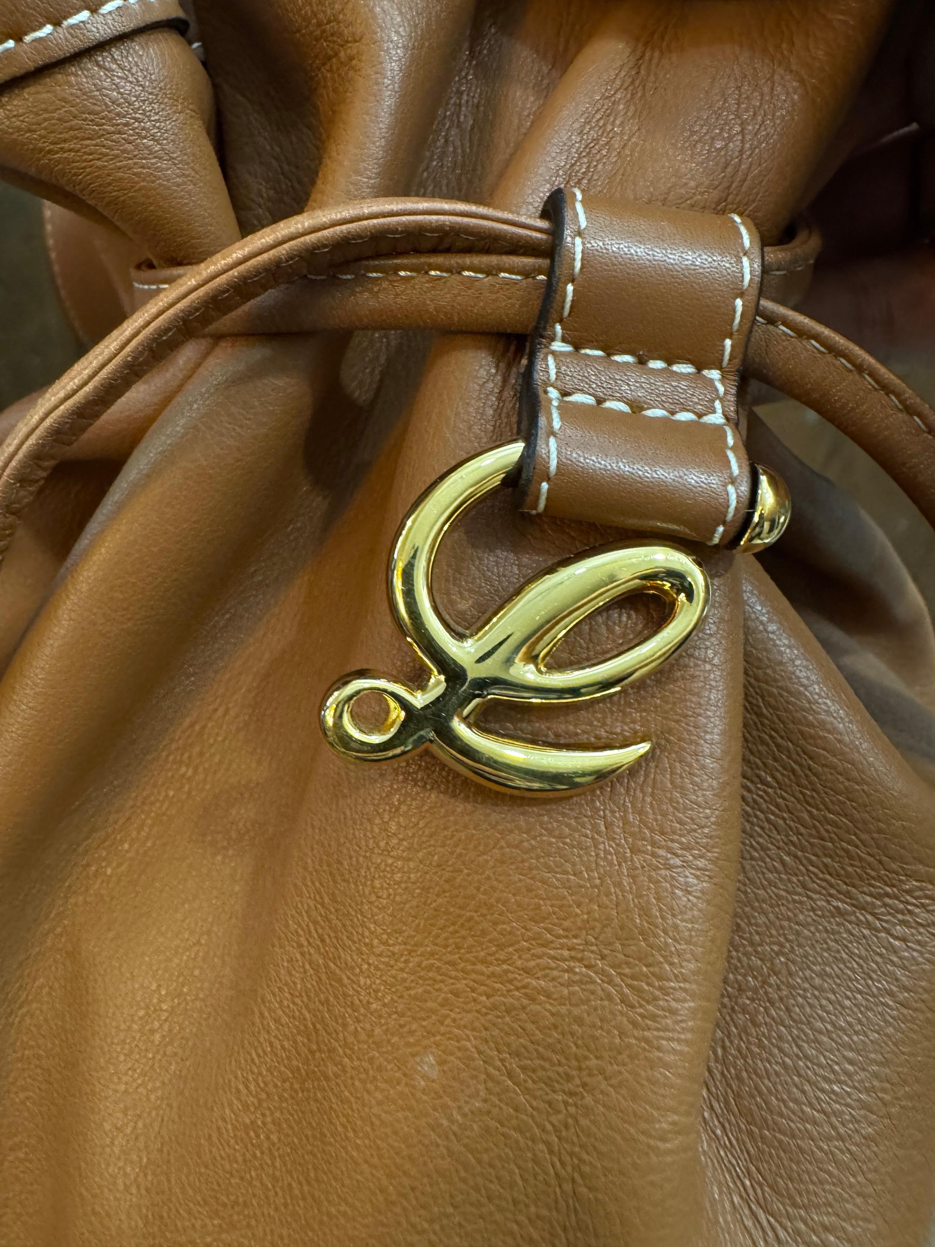 2000s Vintage LOEWE Calfskin Drawstring Bucket Bag Caramel Unisex For Sale 3