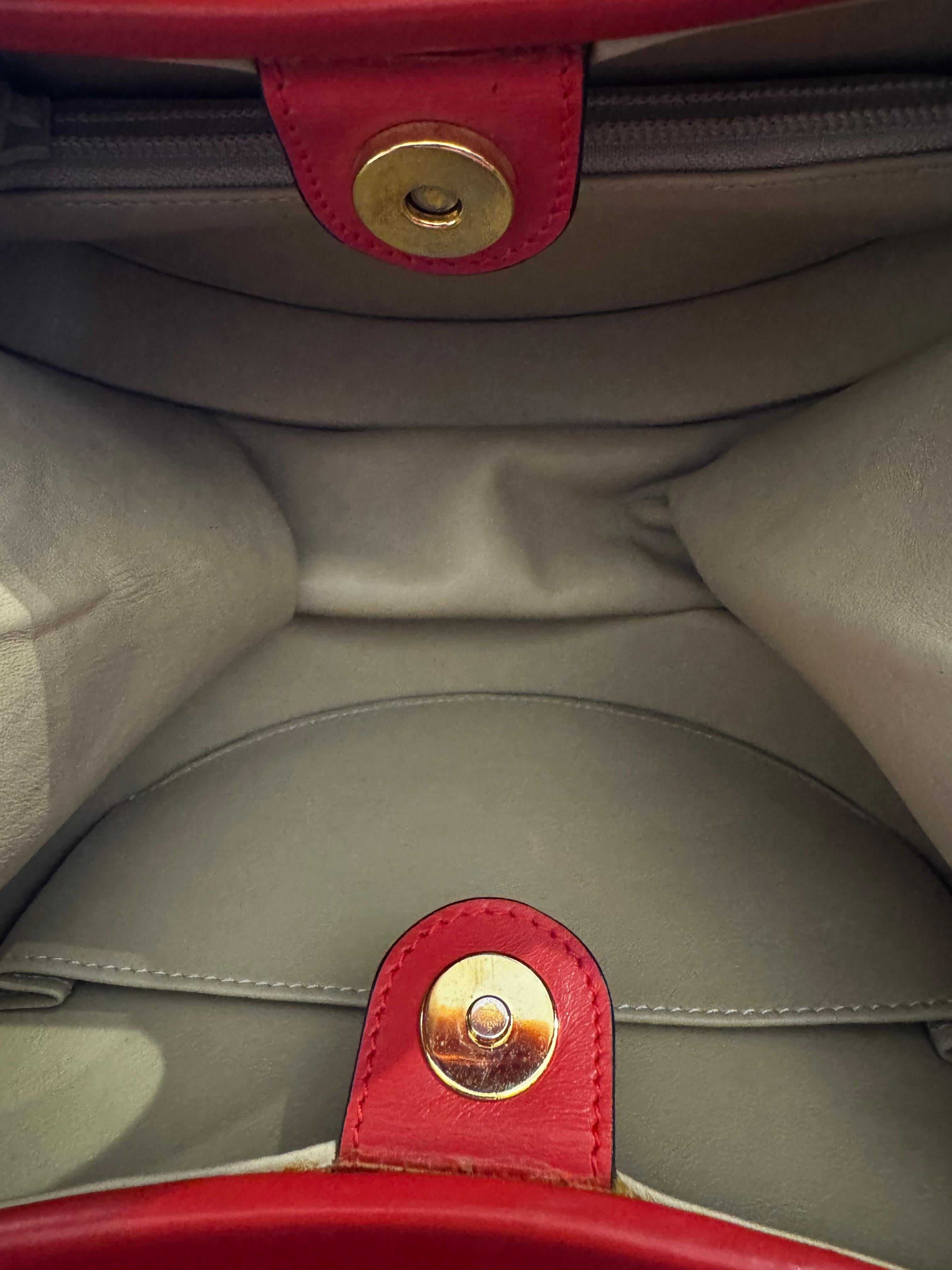 2000s Vintage LOEWE Calfskin Leather Egg Bag Red For Sale 2
