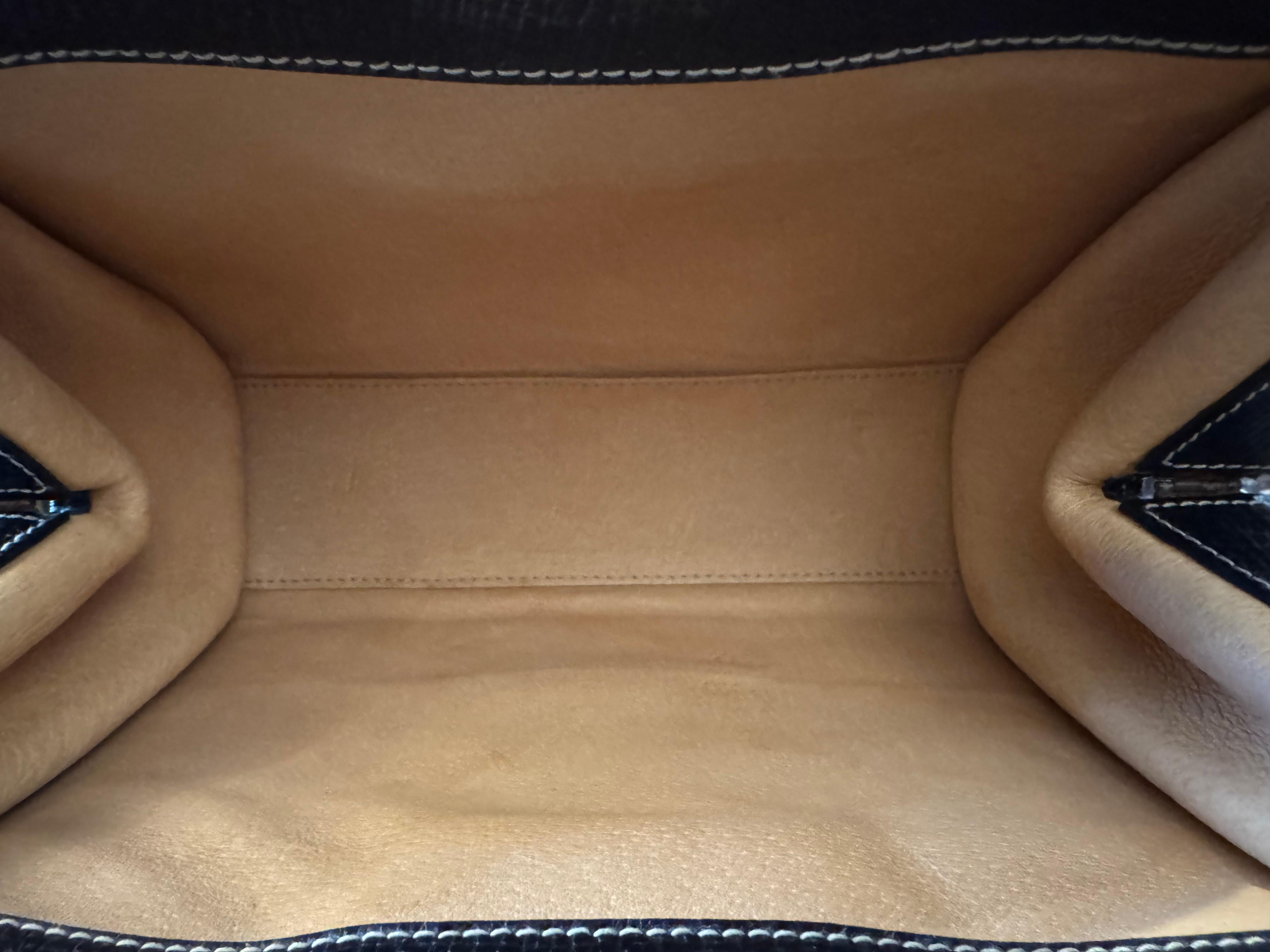 Donna Pochette a scatola in pelle goffrata LOEWE anni 2000 Nero in vendita