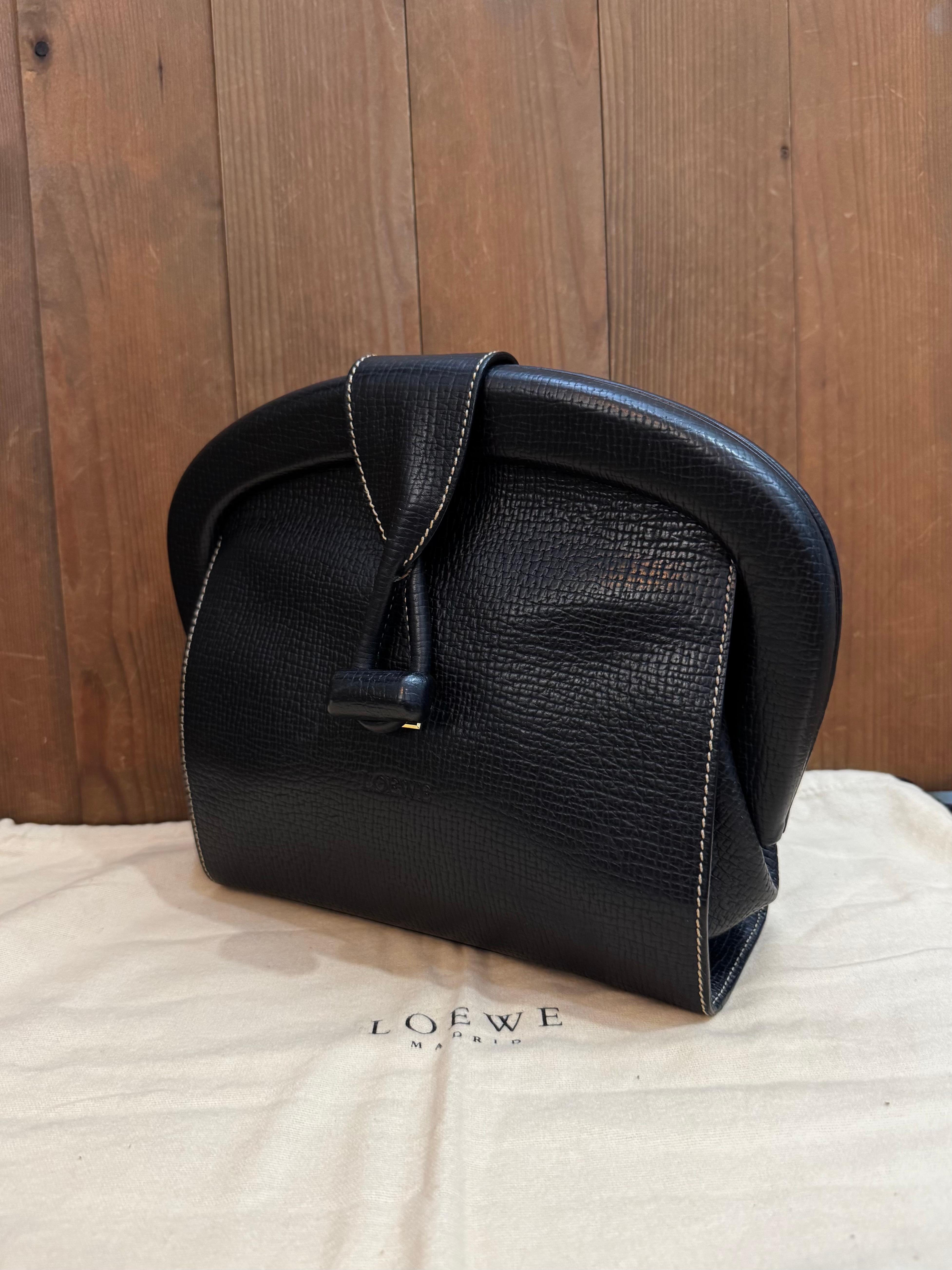 Pochette a scatola in pelle goffrata LOEWE anni 2000 Nero in vendita 1