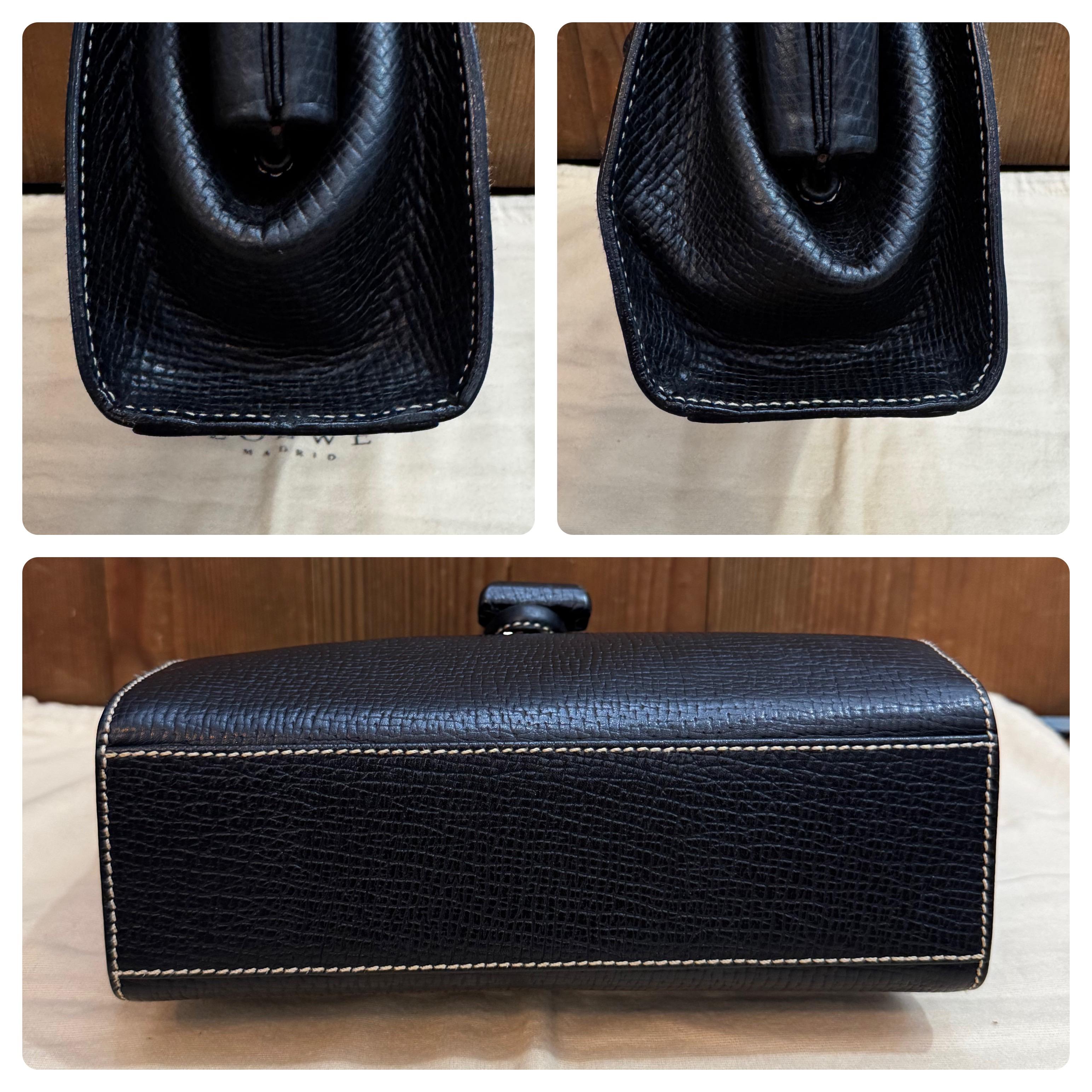 Pochette a scatola in pelle goffrata LOEWE anni 2000 Nero in vendita 2