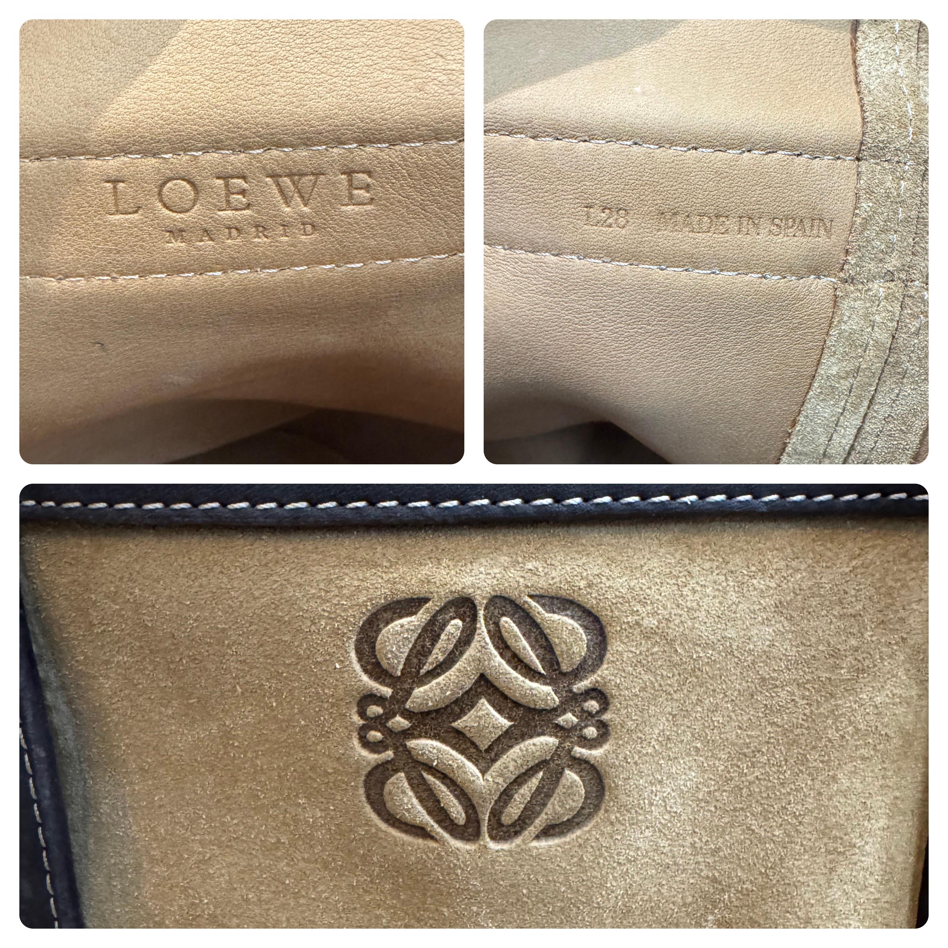 2000s Vintage LOEWE Suede Anagram Bucket Bag Brown Excellent état - En vente à Bangkok, TH