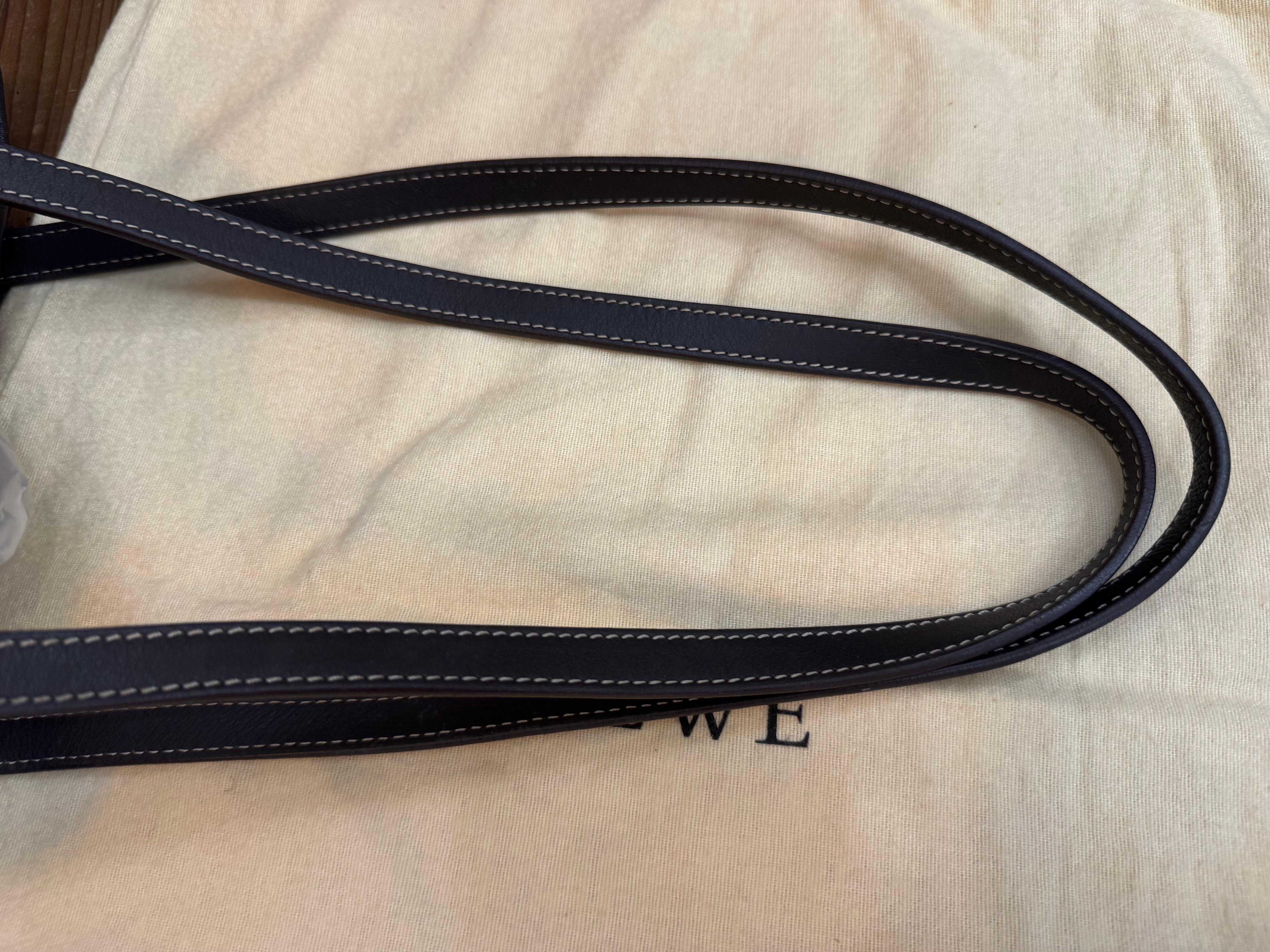 2000s Vintage LOEWE Suede Anagram Bucket Bag Brown en vente 1