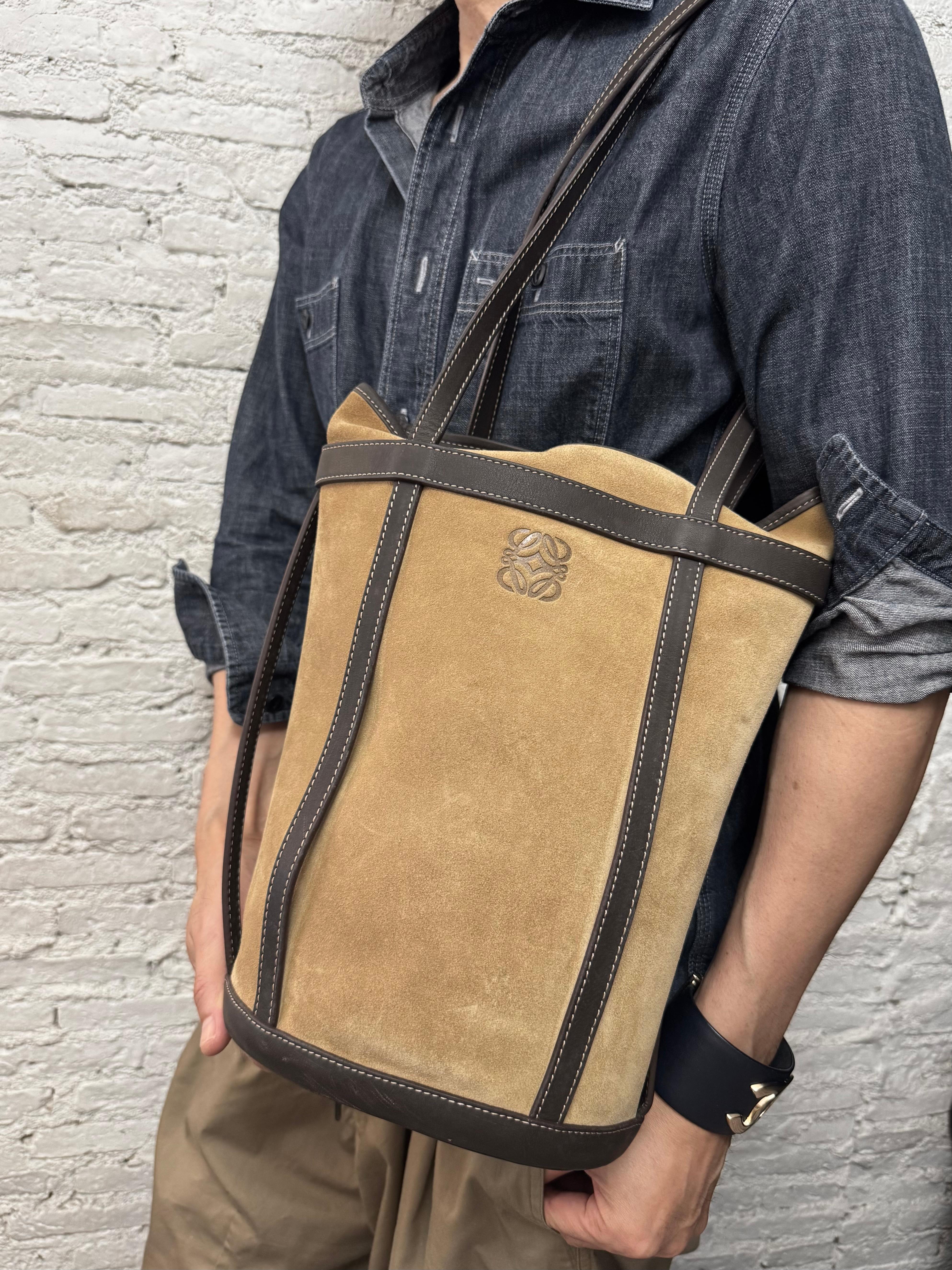 2000s Vintage LOEWE Suede Anagram Bucket Bag Brown en vente 4