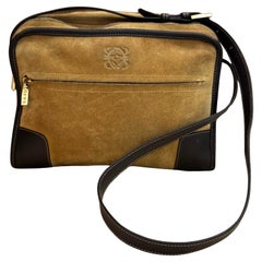 2000s Vintage LOEWE Wildleder Anagramm Kameratasche Brown Unisex
