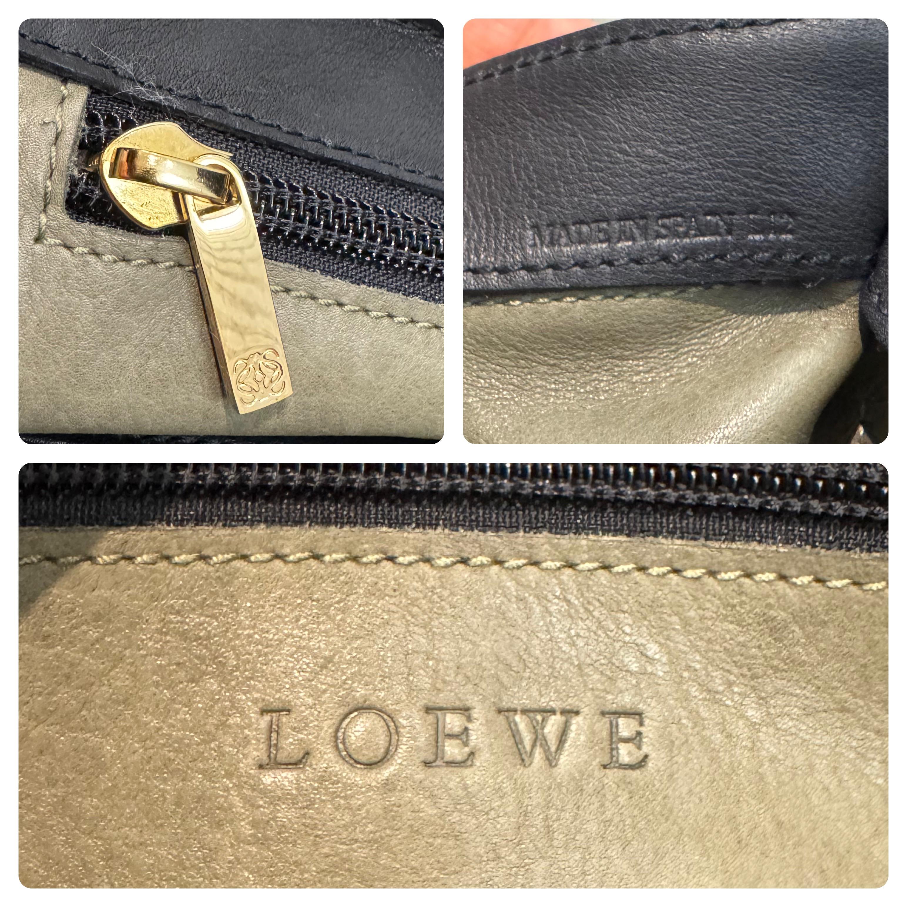 2000s Vintage LOEWE Suede Anagram Crossbody Bag Grün Unisex im Angebot 3