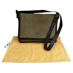 2000s Vintage LOEWE Suede Anagram Crossbody Bag Grün Unisex