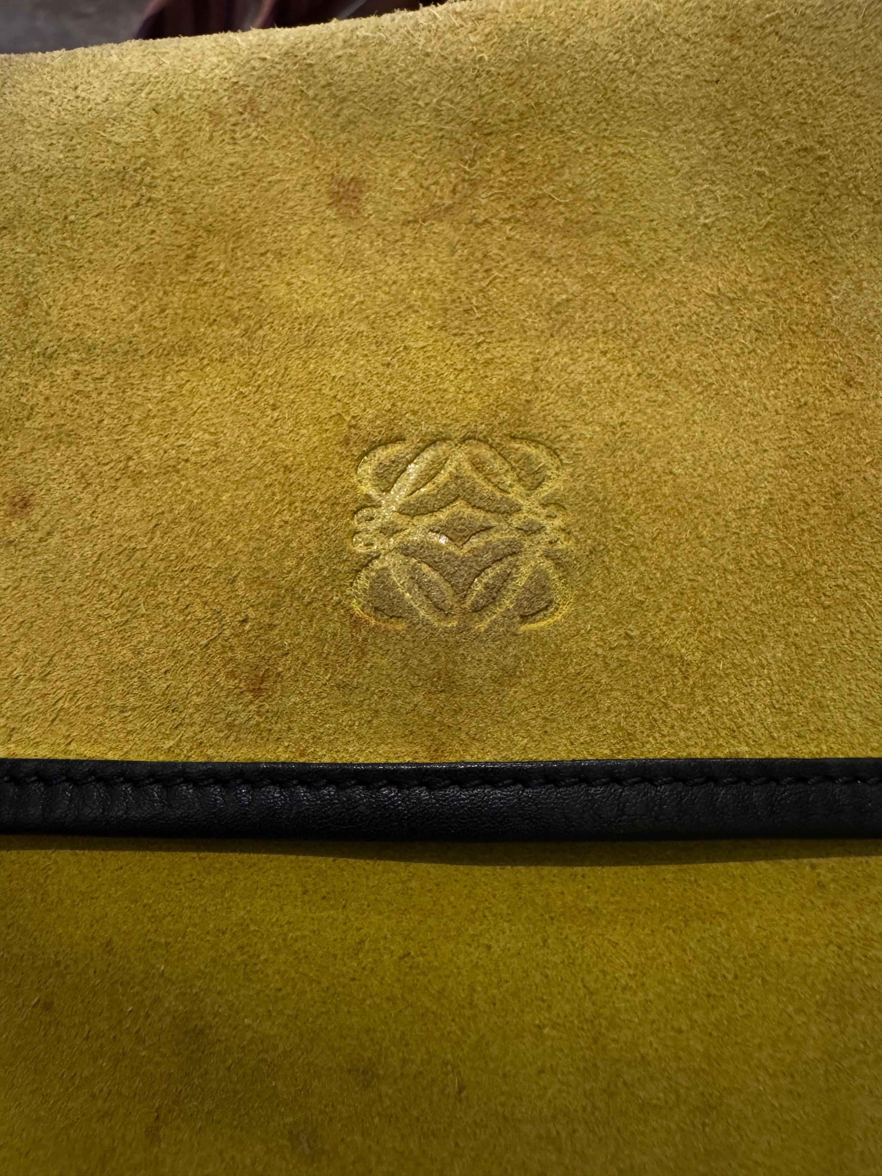 2000s Vintage LOEWE Ante Anagrama Crossbody Bolso Mostaza Unisex en venta 6