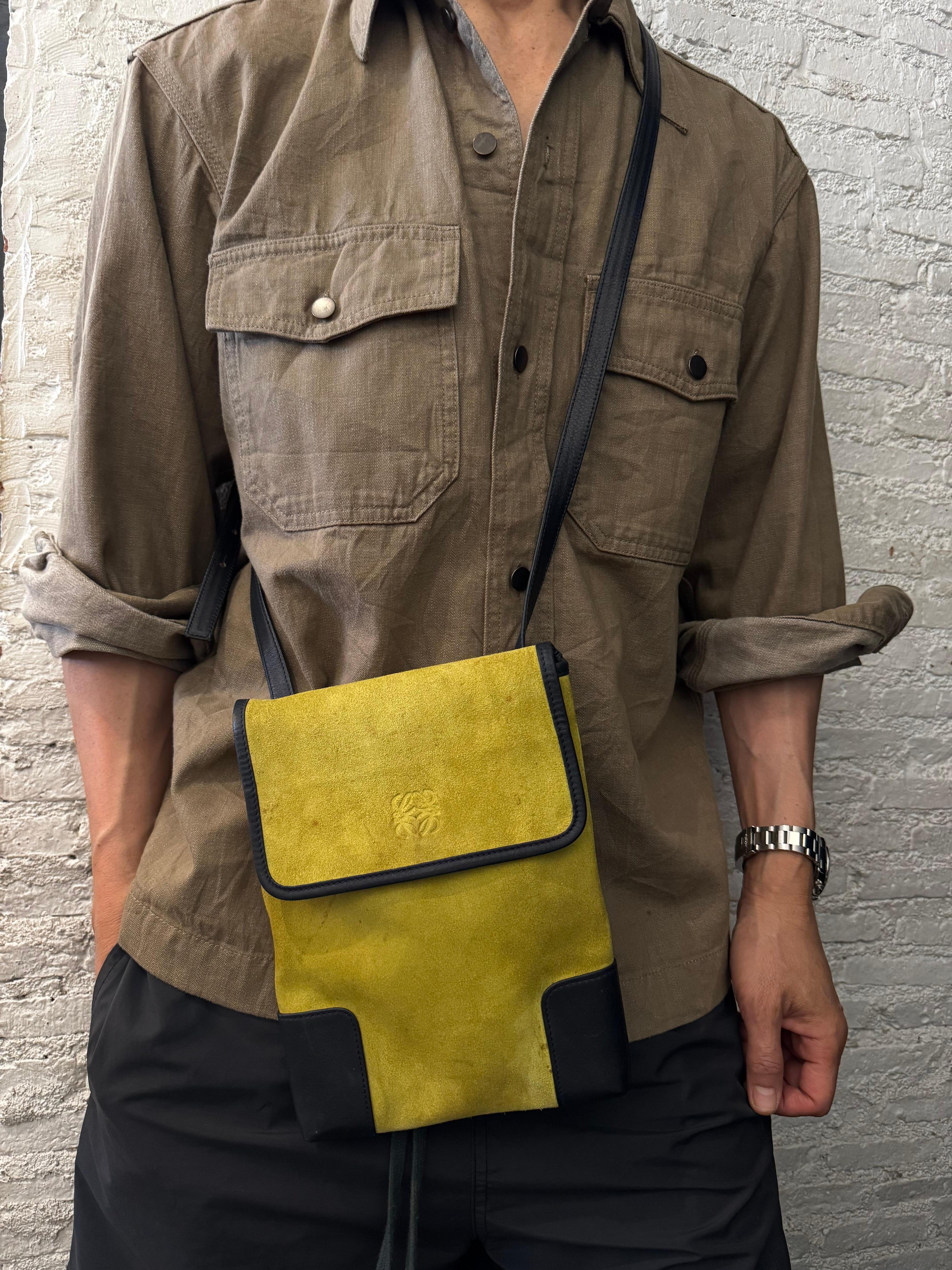 2000s Vintage LOEWE Ante Anagrama Crossbody Bolso Mostaza Unisex en venta 3