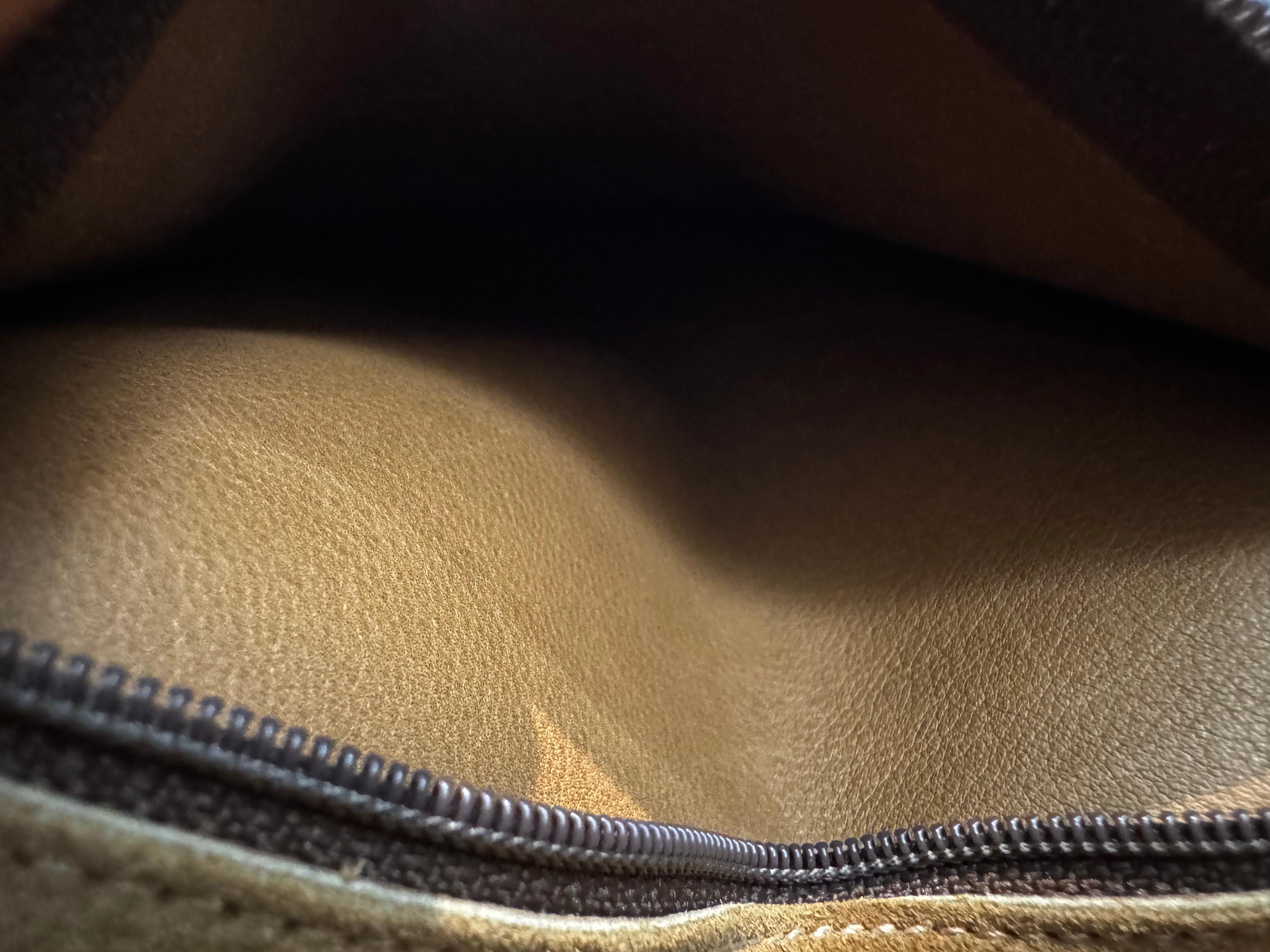 2000s Vintage LOEWE Suede Flat Tote Bag Beige Braun im Angebot 4