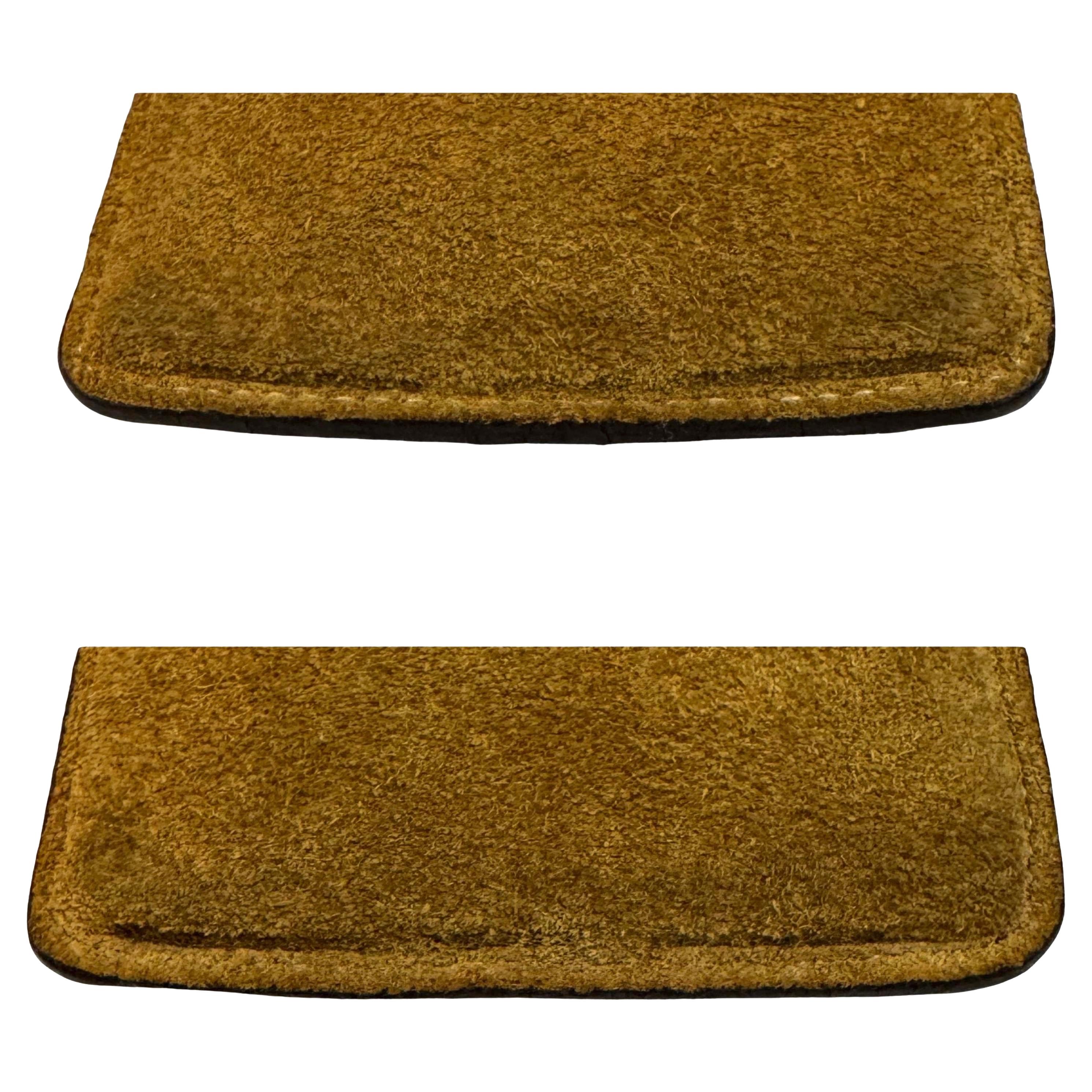 2000s Vintage LOEWE Wildleder Schlüsselanhänger Etui Braun im Angebot 1