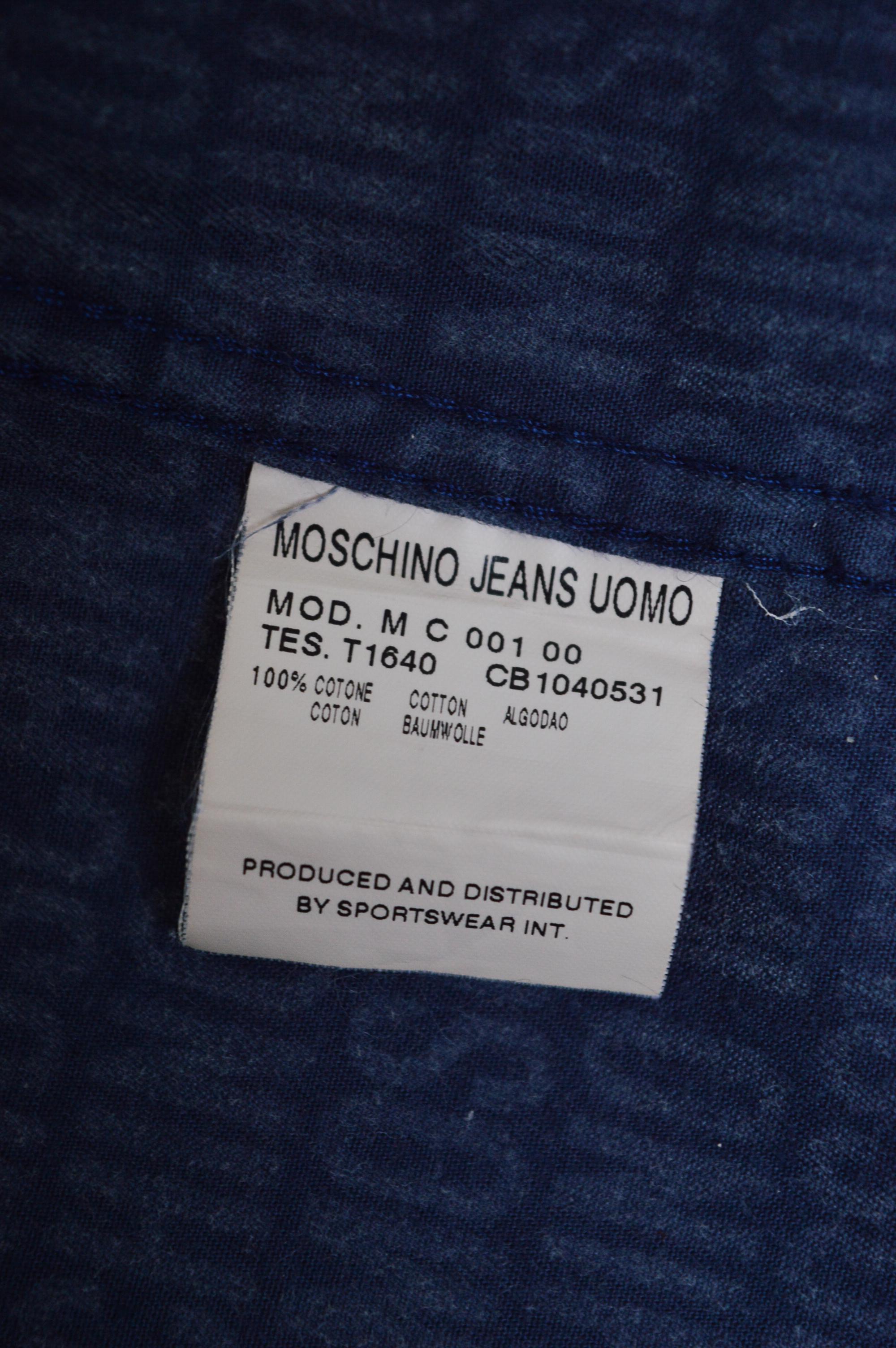 Chemise vintage MOSCHINO bleu pâle à imprimé logo répété à manches longues des années 2000 en vente 9