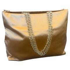 Borsa Tote vintage degli anni 2000 in raso giallo e catena d'ottone di Prada