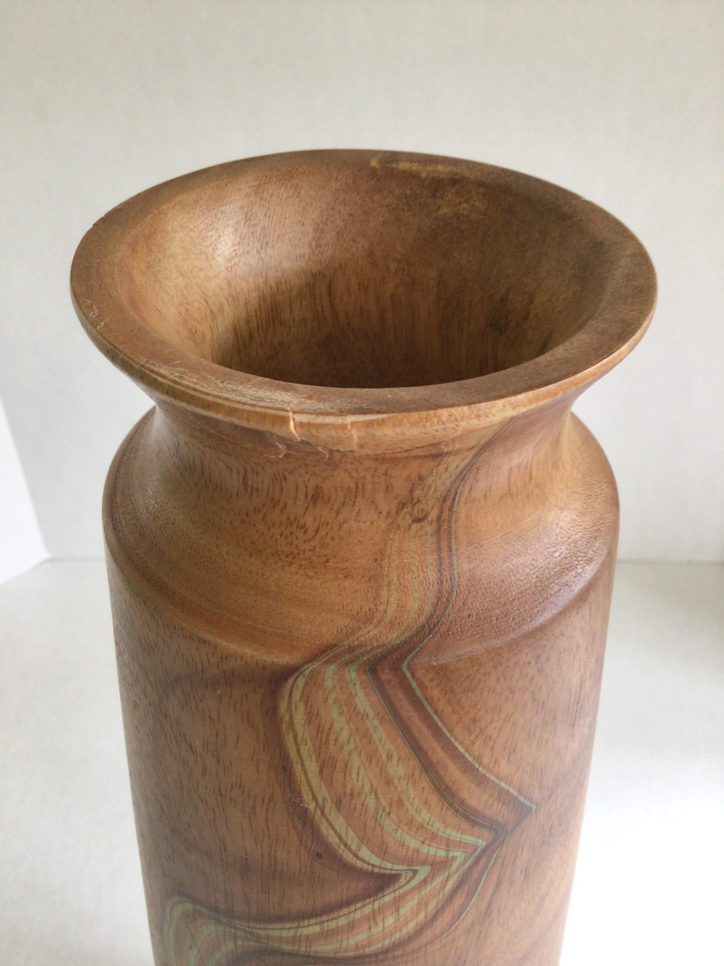 Fruitiers Vase en bois des années 2000 avec un motif vert tourbillonnant et un poli naturel en vente