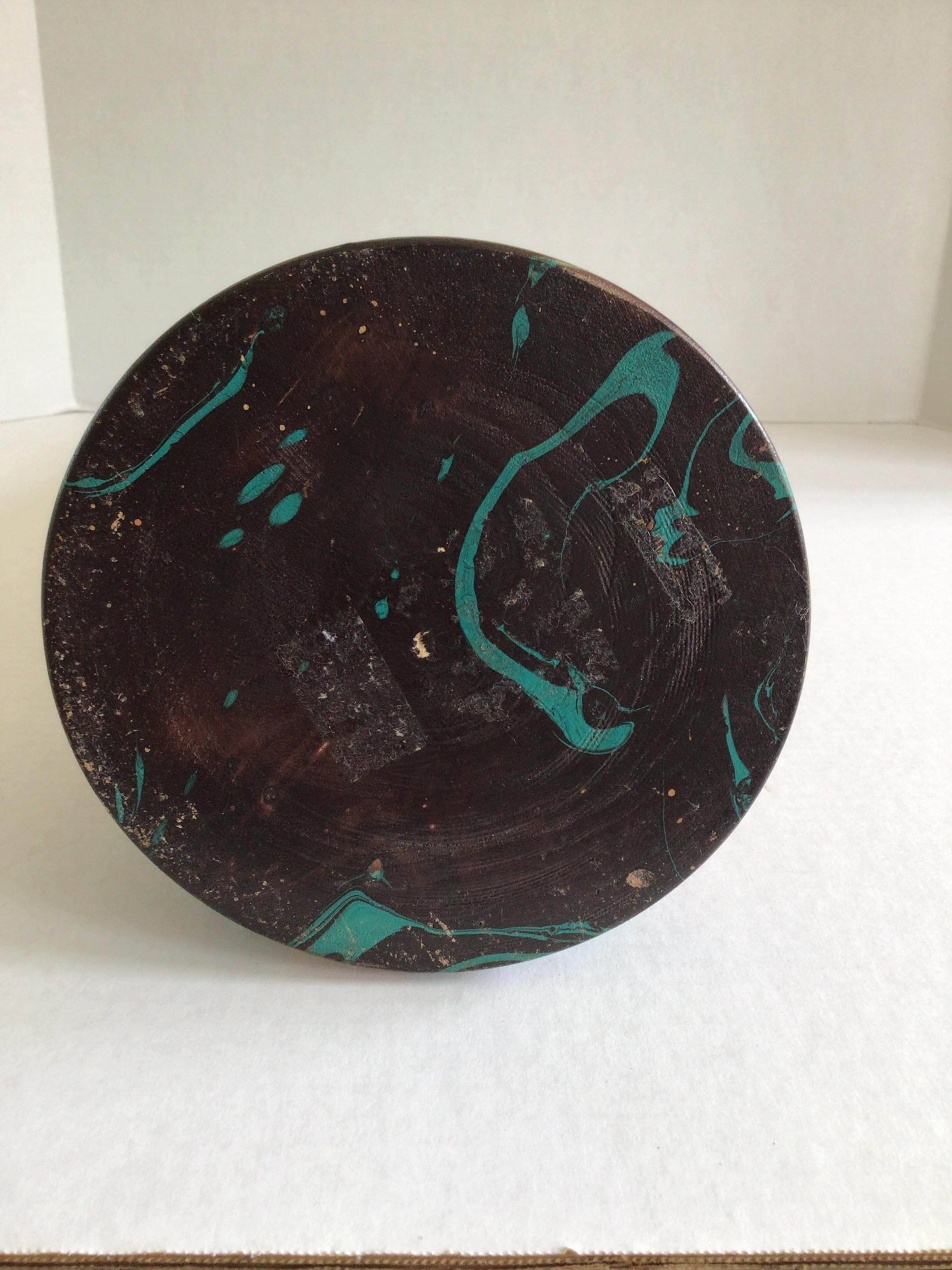 Vase en bois des années 2000 avec un motif vert tourbillonnant et un poli naturel en vente 1