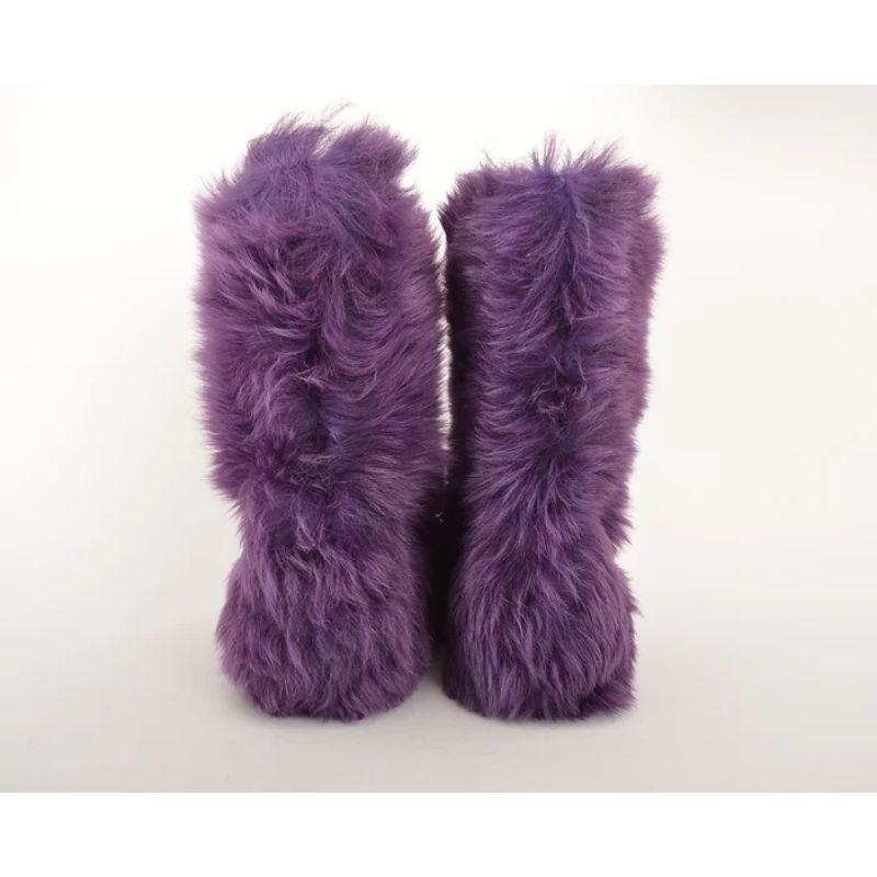2000's Y2k Moschino Purple Fluffy Sheepskin Fur Vintage Moon Ski Boots In Fair Condition For Sale In Sheffield, GB