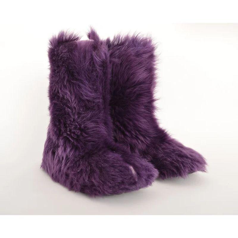 2000er Jahre Y2k Moschino Lila Flauschige Vintage Mond-Ski-Stiefel aus Schafsfell und Pelz für Damen oder Herren im Angebot