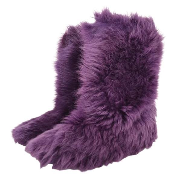 2000's Y2k Moschino Purple Fluffy Sheepskin Fur Vintage Moon Ski Boots en vente