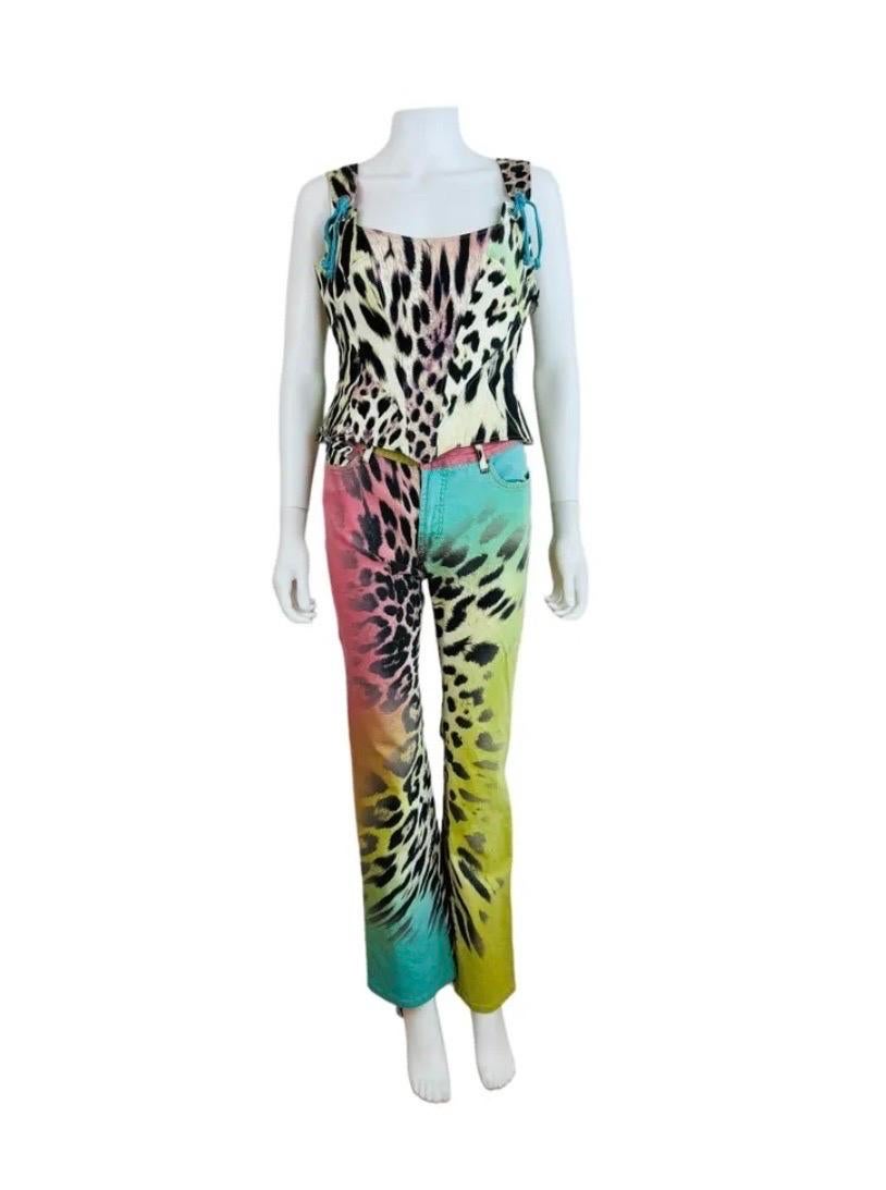 Fab Y2K Just Cavalli by Roberto Cavalli Corset Style Top + Matching Pants
Incredible oversized leopard print with hints of different colors throughout
Blue cord ties at the shoulder + lace up back
Fair charm on side metal zipper
Just Cavalli metal