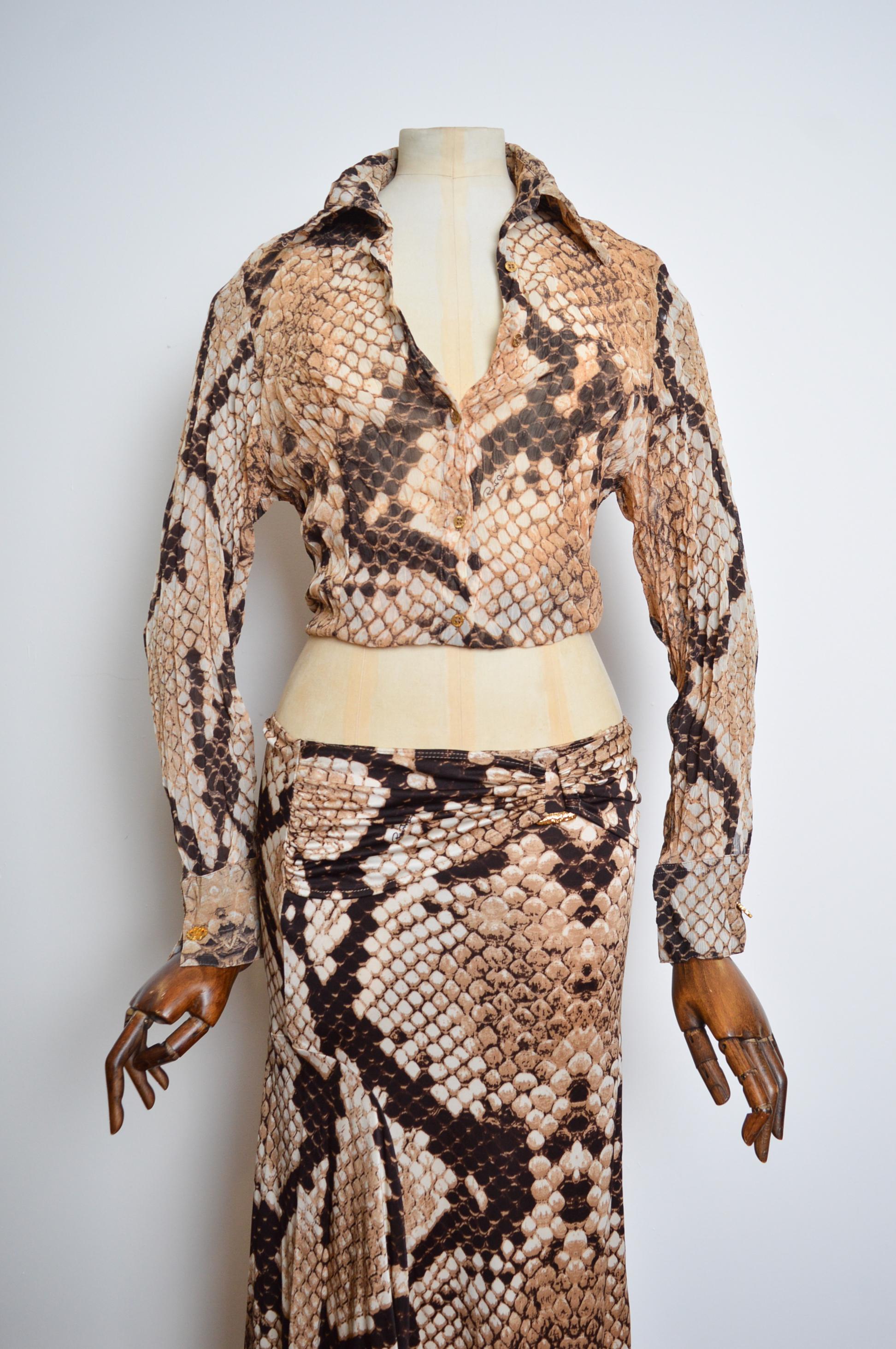 2000's Y2k Roberto Cavalli Vintage Snakeskin Silk Shirt & Low rise Skirt Set For Sale 7