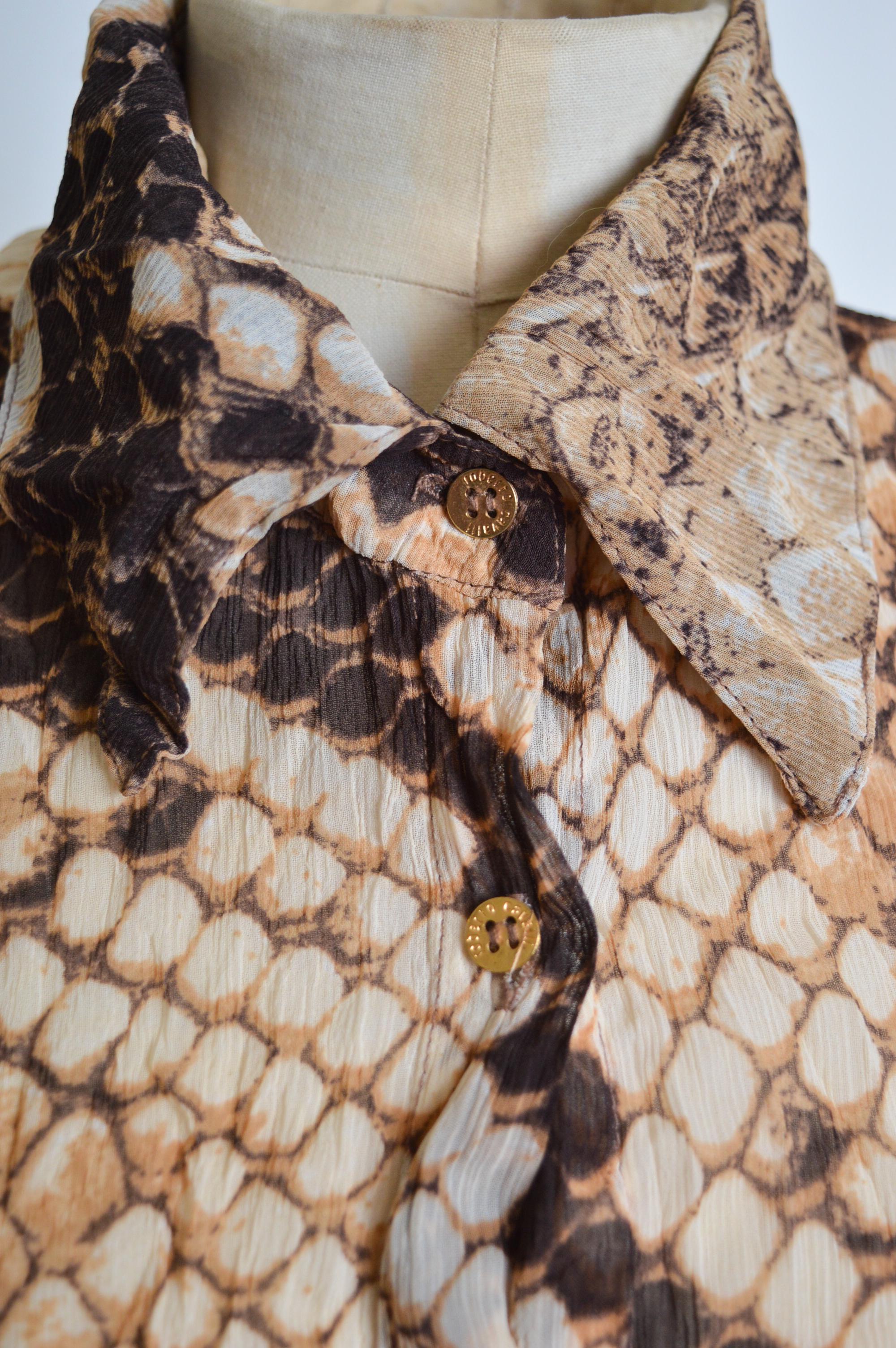 2000's Y2k Roberto Cavalli Vintage Snakeskin Silk Shirt & Low rise Skirt Set For Sale 11