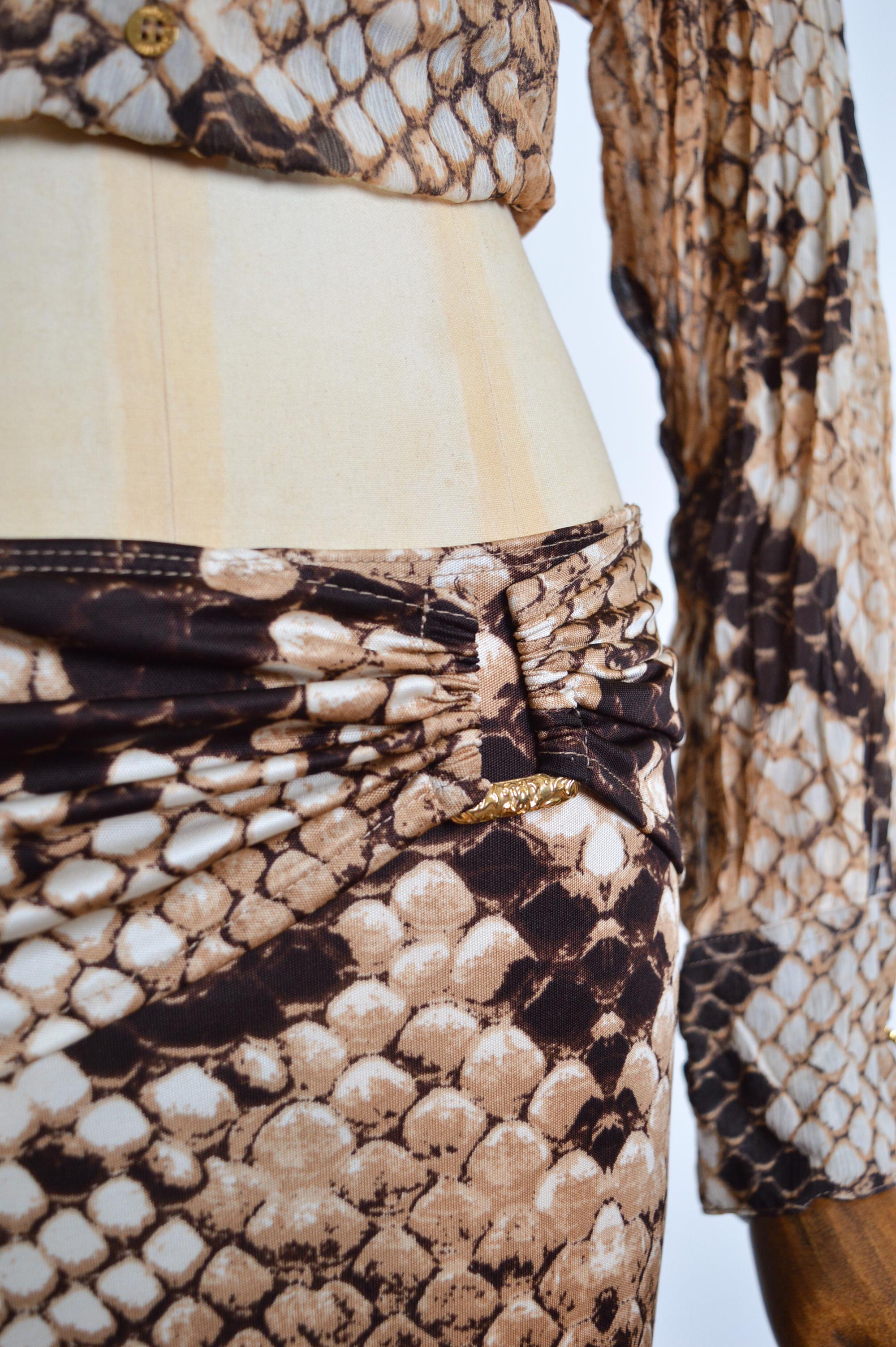 2000's Y2k Roberto Cavalli Vintage Snakeskin Silk Shirt & Low rise Skirt Set For Sale 1