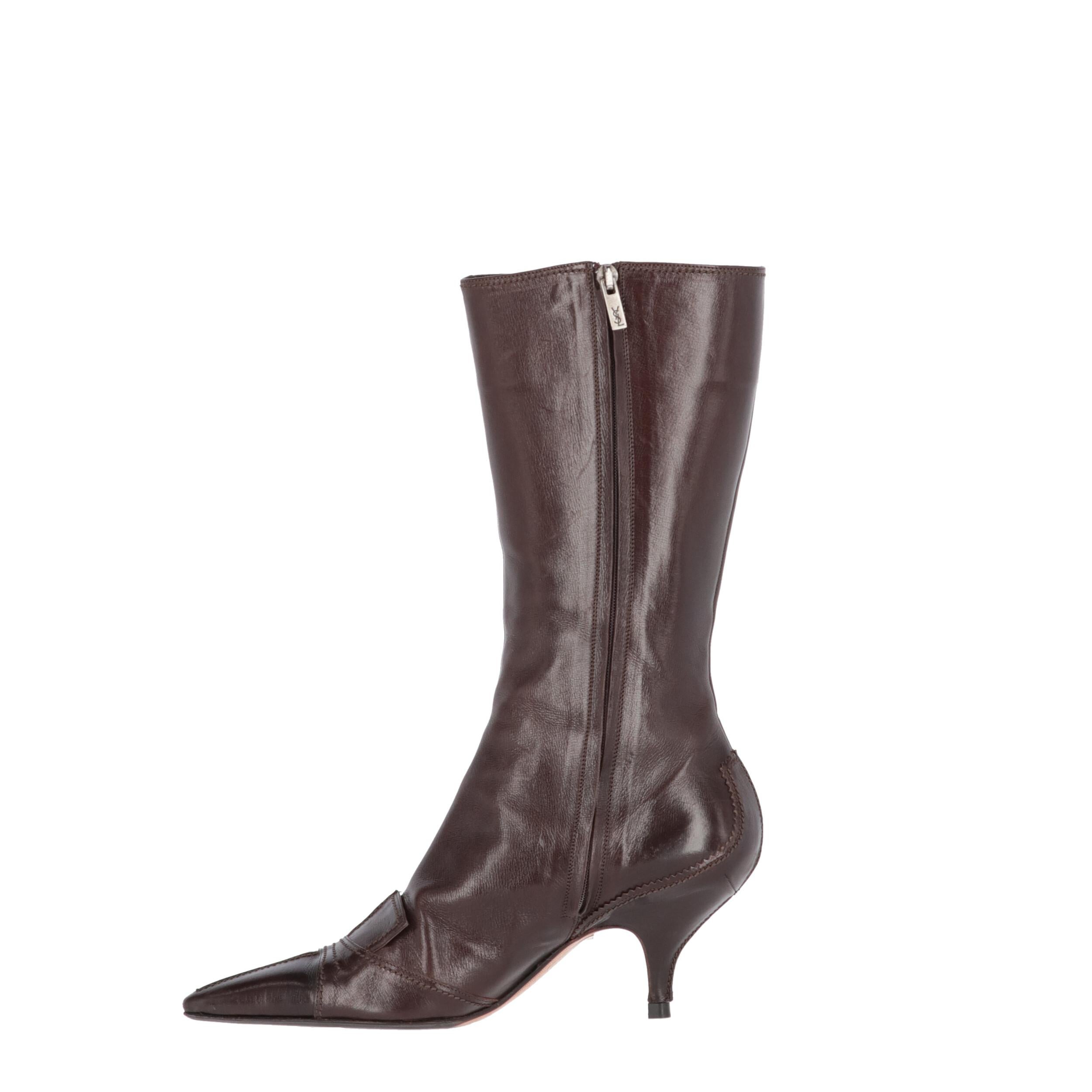 Yves Saint Laurent brown leather mid-calf boots. Pointed design and multi-piece upper. Full-length zip fastening on the inside leg and logoed metal puller. Low stiletto heel.

Boots show slight signs of wear on the leather and the sole, as shown in