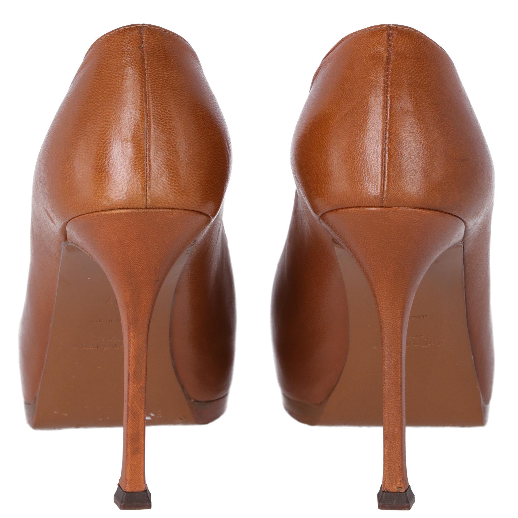 2000s Yves Saint Laurent Brown Leather Tribtoo Pumps In Good Condition In Lugo (RA), IT
