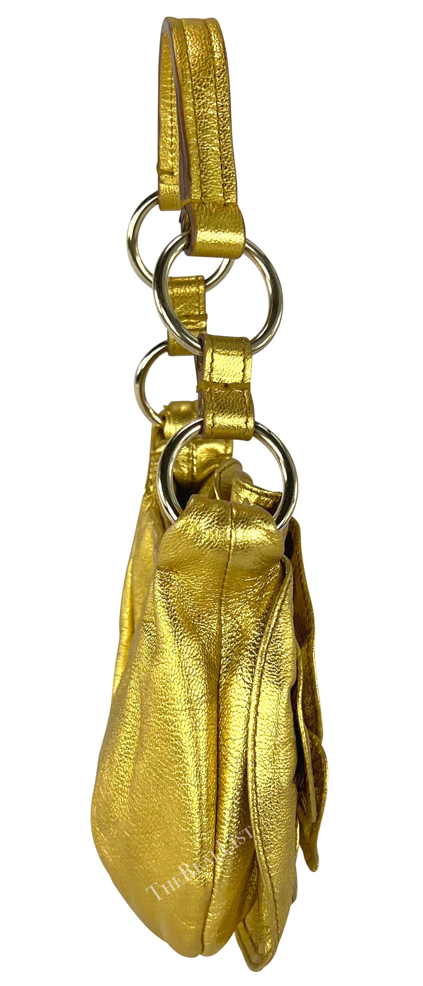 2000er Jahre Yves Saint Laurent by Tom Ford Gold Metallic Leder-Minitasche mit Blumenmuster aus Leder im Angebot 2