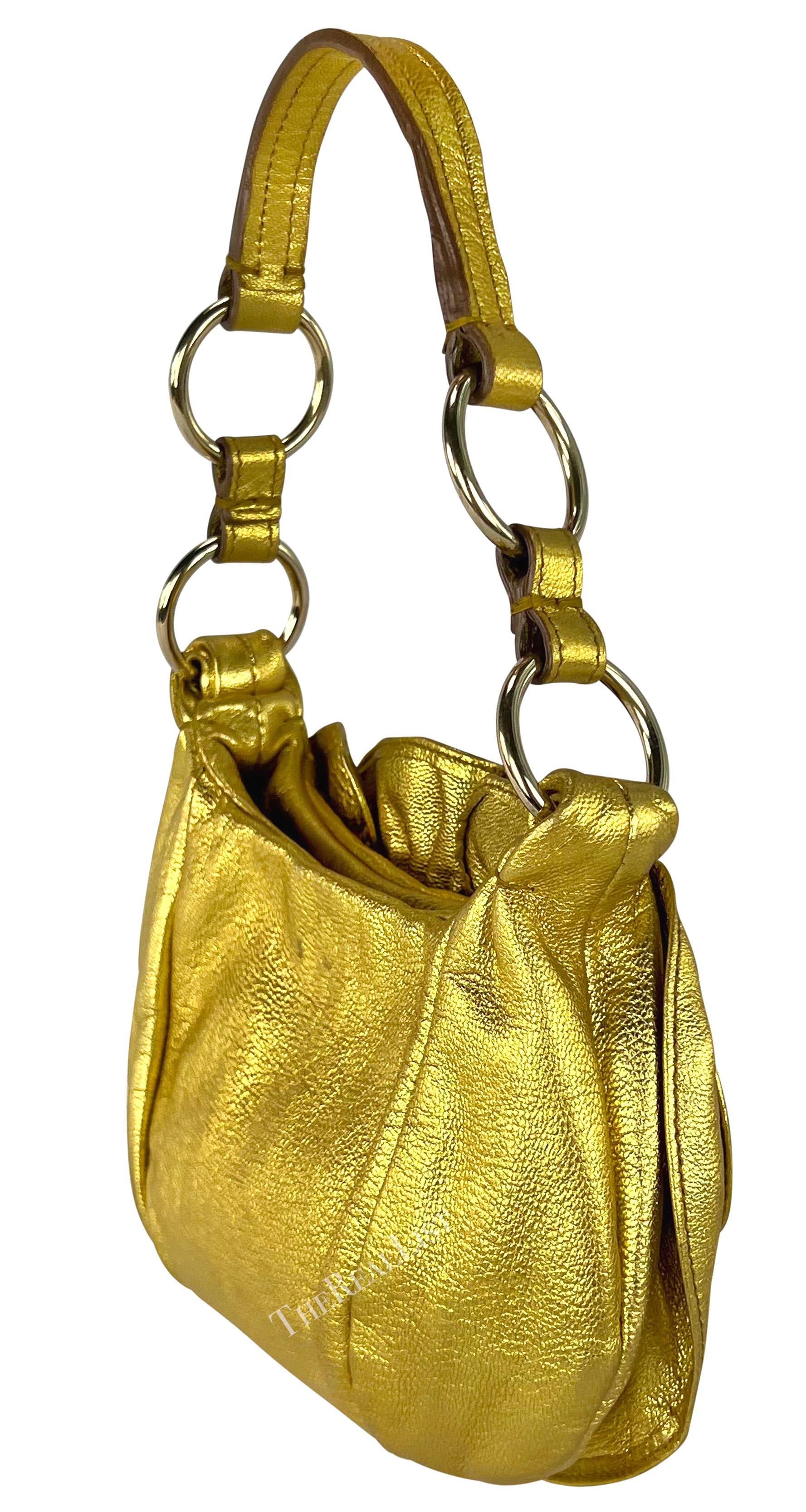 2000er Jahre Yves Saint Laurent by Tom Ford Gold Metallic Leder-Minitasche mit Blumenmuster aus Leder im Angebot 3