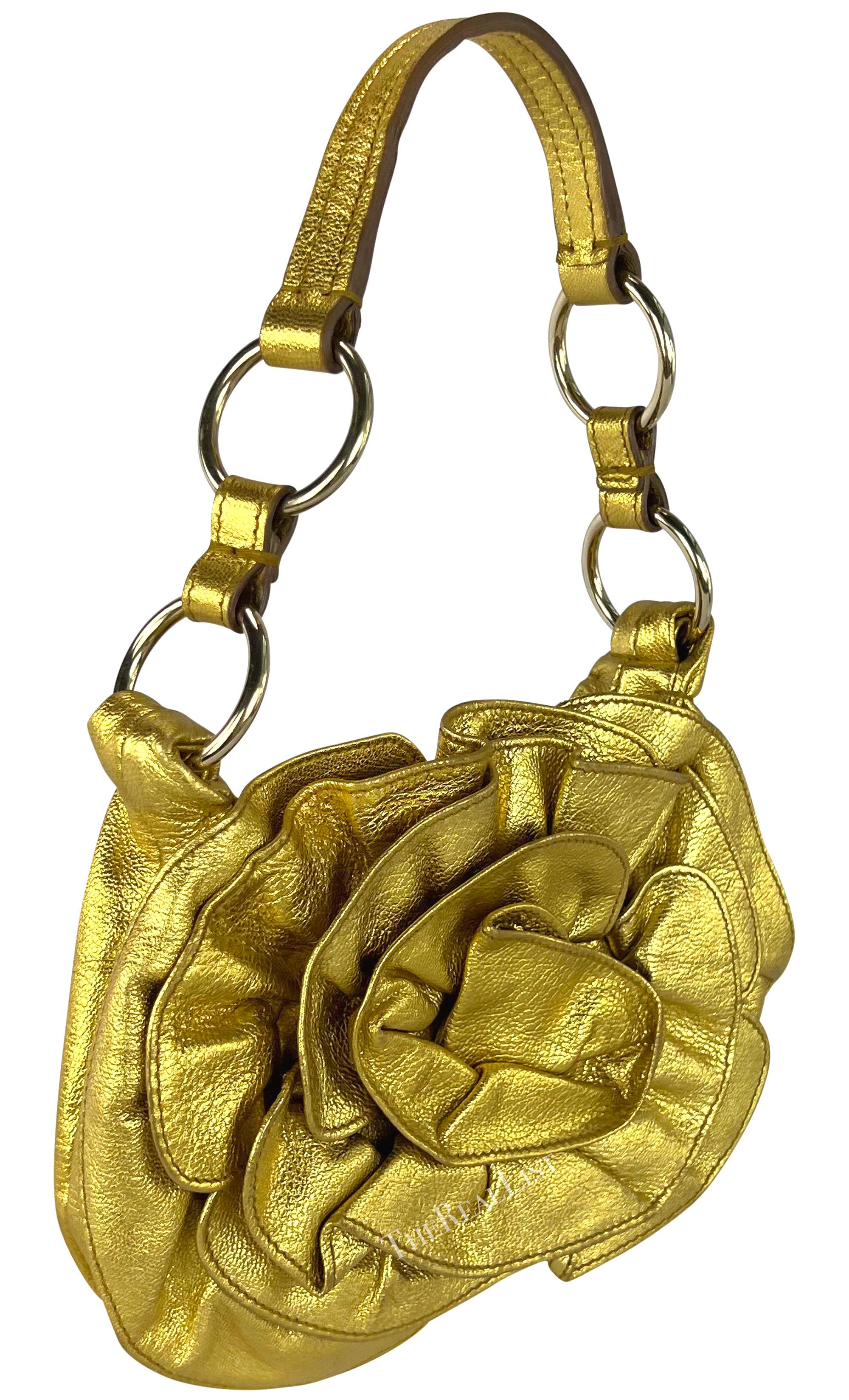 2000er Jahre Yves Saint Laurent by Tom Ford Gold Metallic Leder-Minitasche mit Blumenmuster aus Leder im Angebot 4