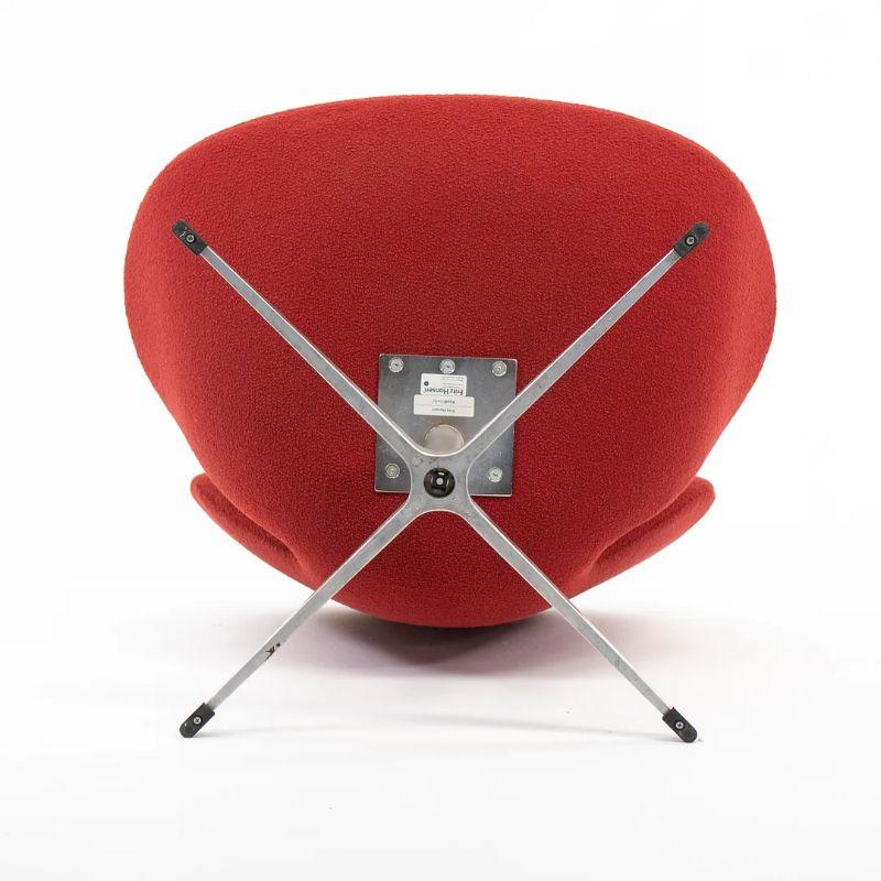 2001 Arne Jacobsen for Fritz Hansen Swan Lounge Chair in Red Boucle For Sale 3