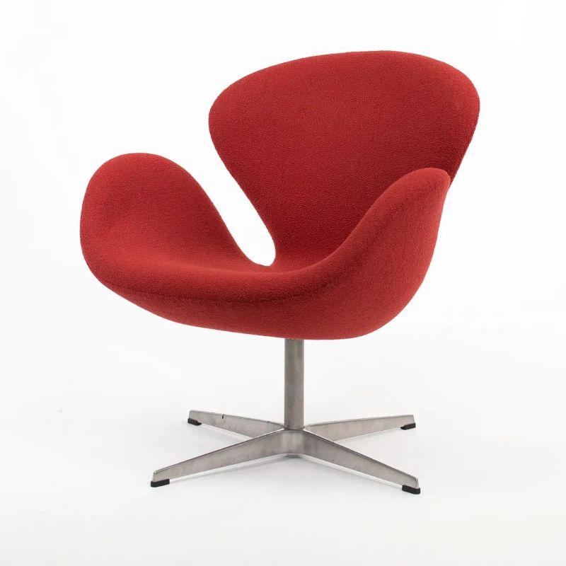 Aluminum 2001 Arne Jacobsen for Fritz Hansen Swan Lounge Chair in Red Boucle For Sale