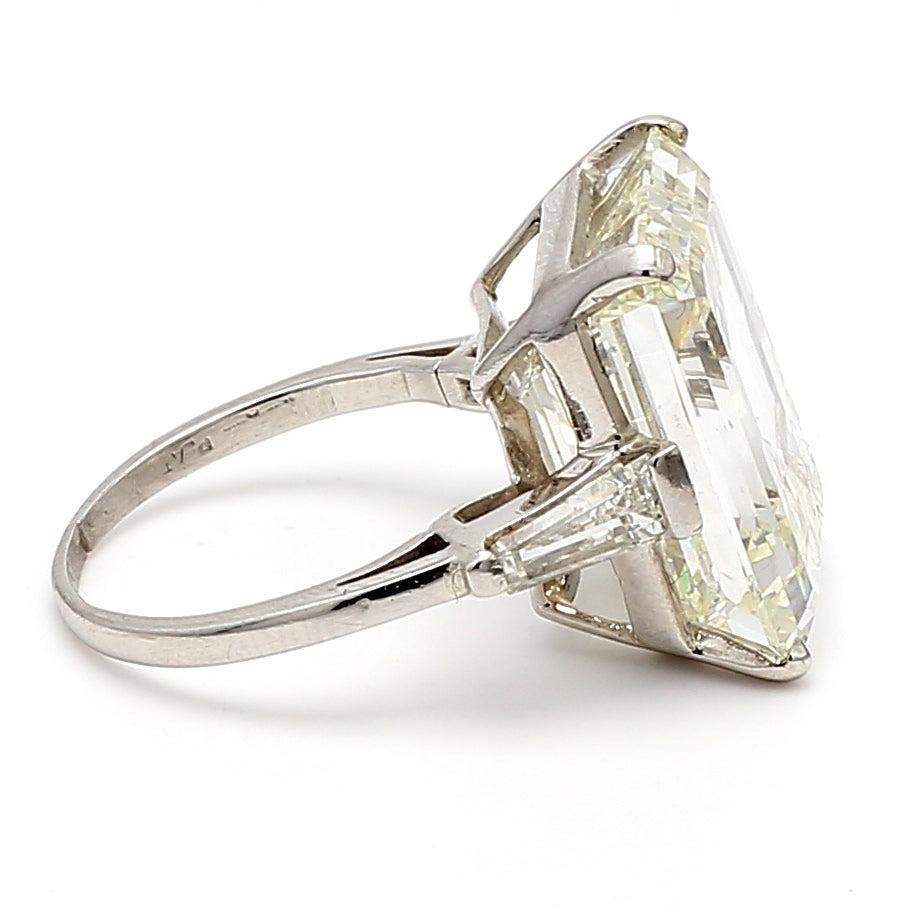 20,01 Karat Smaragdschliff Form L-SI1 Diamant Platin Ehering im Angebot 3