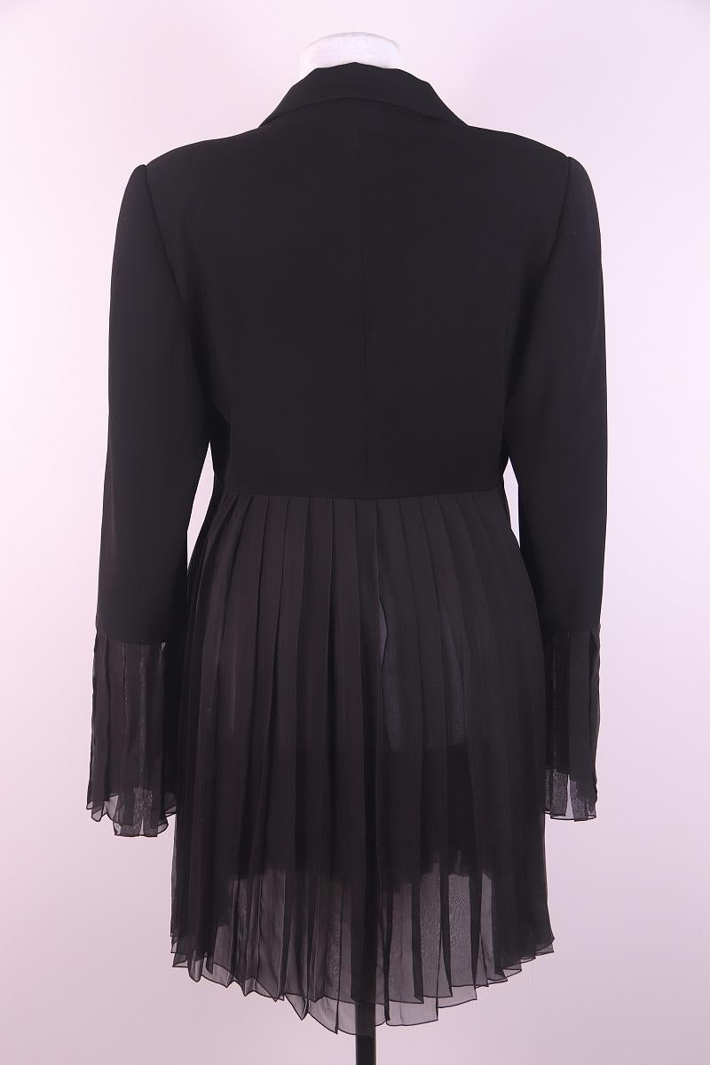 Chanel 01P veste top laine soie
mannequin 84,5 cm x 62 cm x 91 cm mannequin 33,35 in x 24,49 in x 35,79 in

Épaules : 41 cm / 16.14 in
Manche : 64 cm / 25.20 in
Aisselle : 47 cm / 18.50 in
Longueur : 83 cm / 32.68 in

taille 38

contient de la laine