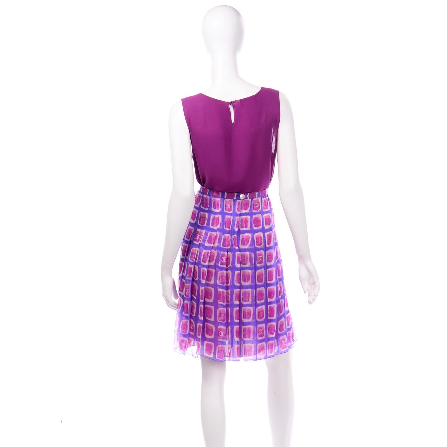 2001 Chanel CC Logo Monogram Purple & Raspberry Pink Silk Skirt W Sleeveless Top In Excellent Condition In Portland, OR