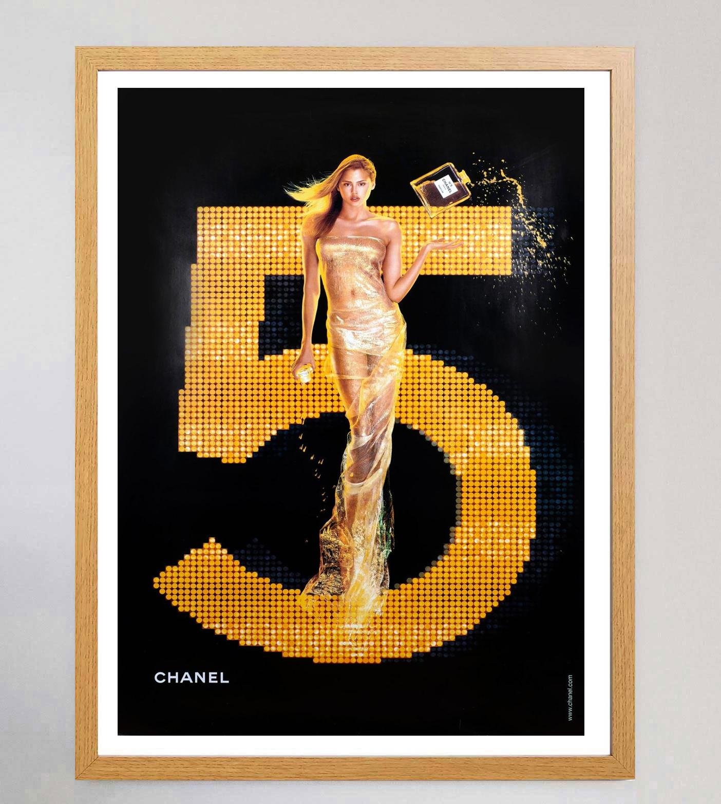 2001 Chanel No.5 - Gold Original Vintage-Poster, Original (Französisch) im Angebot